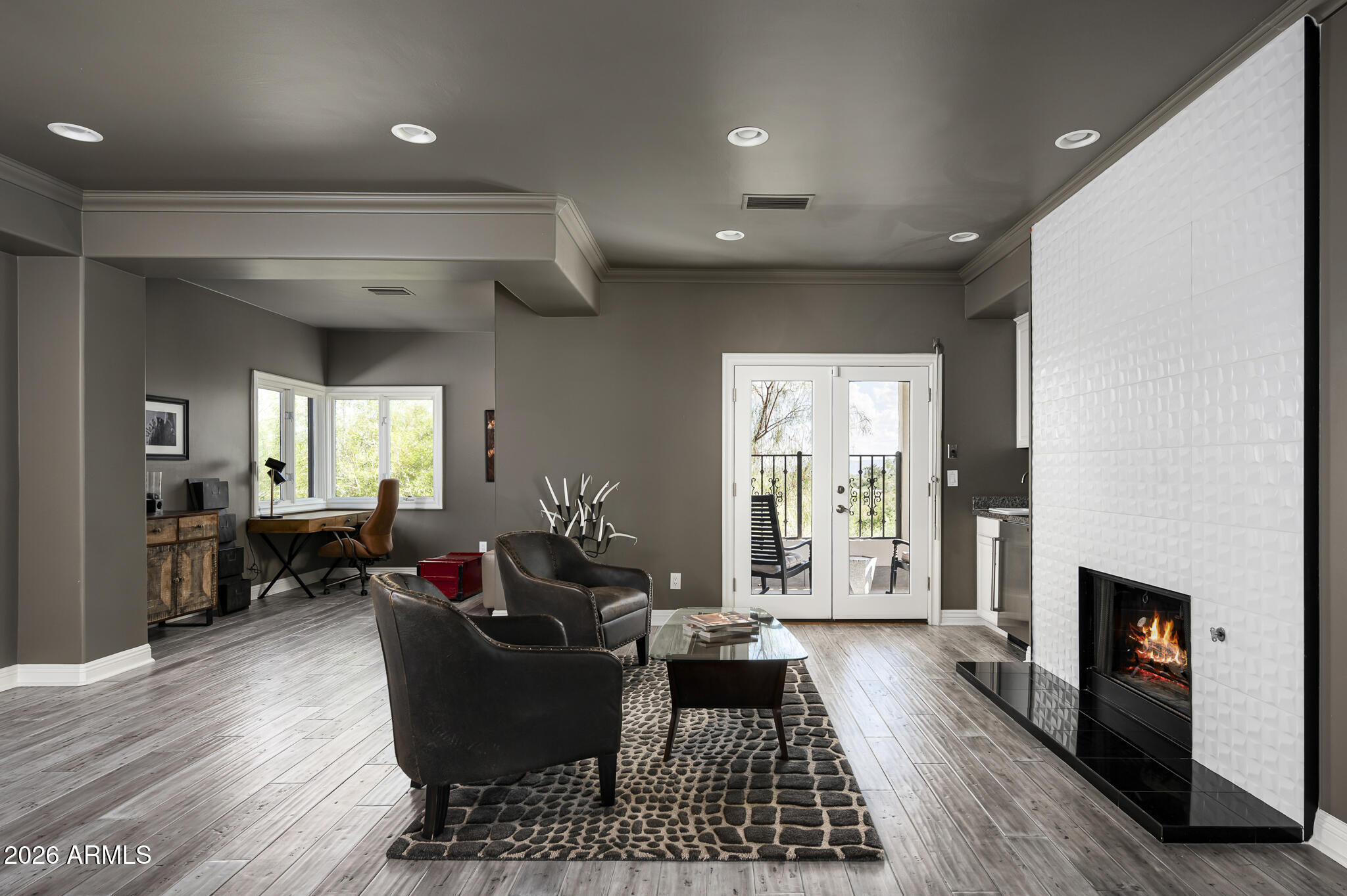 3977 E Paradise View Drive