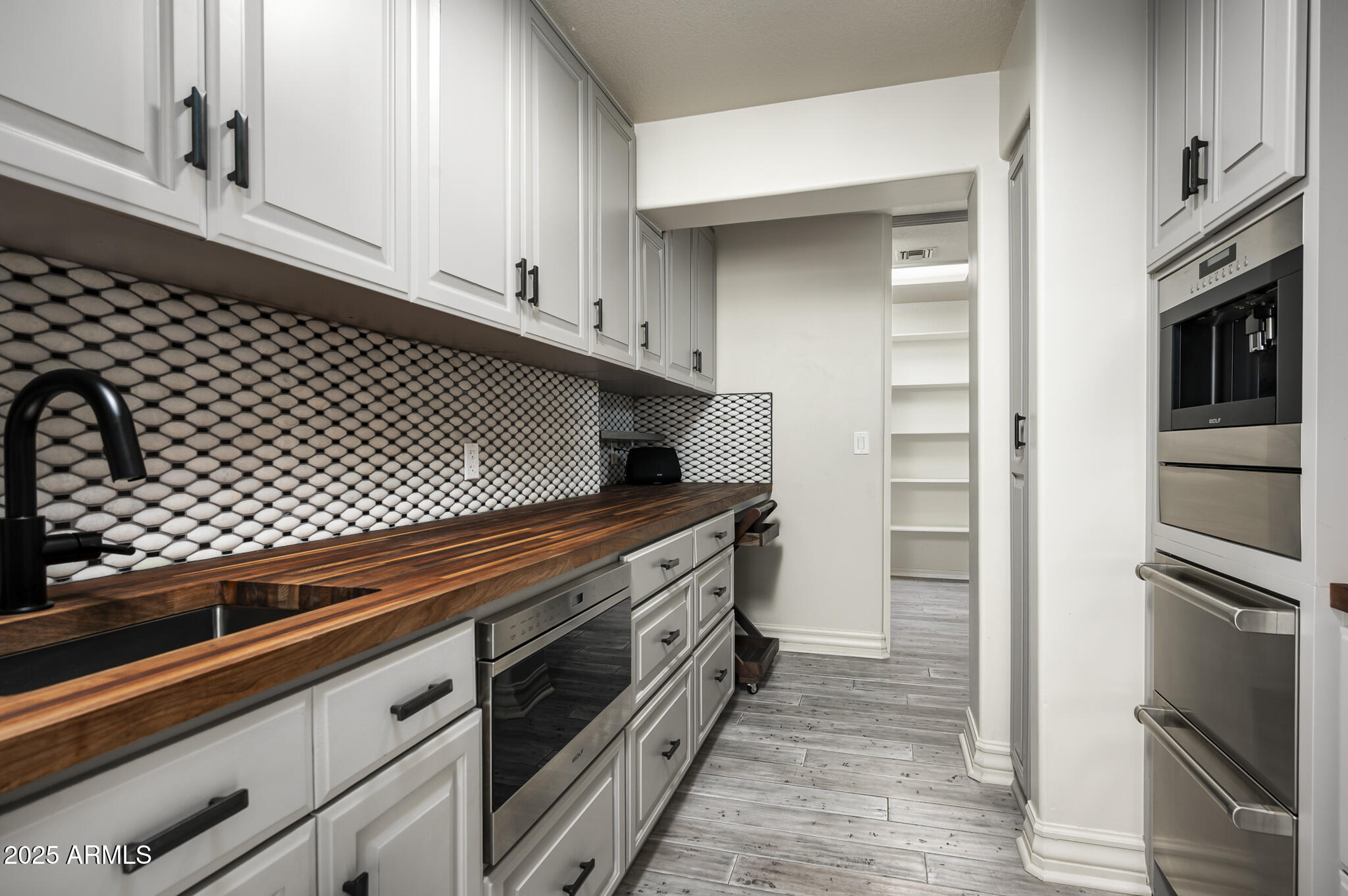 3977 E Paradise View Drive