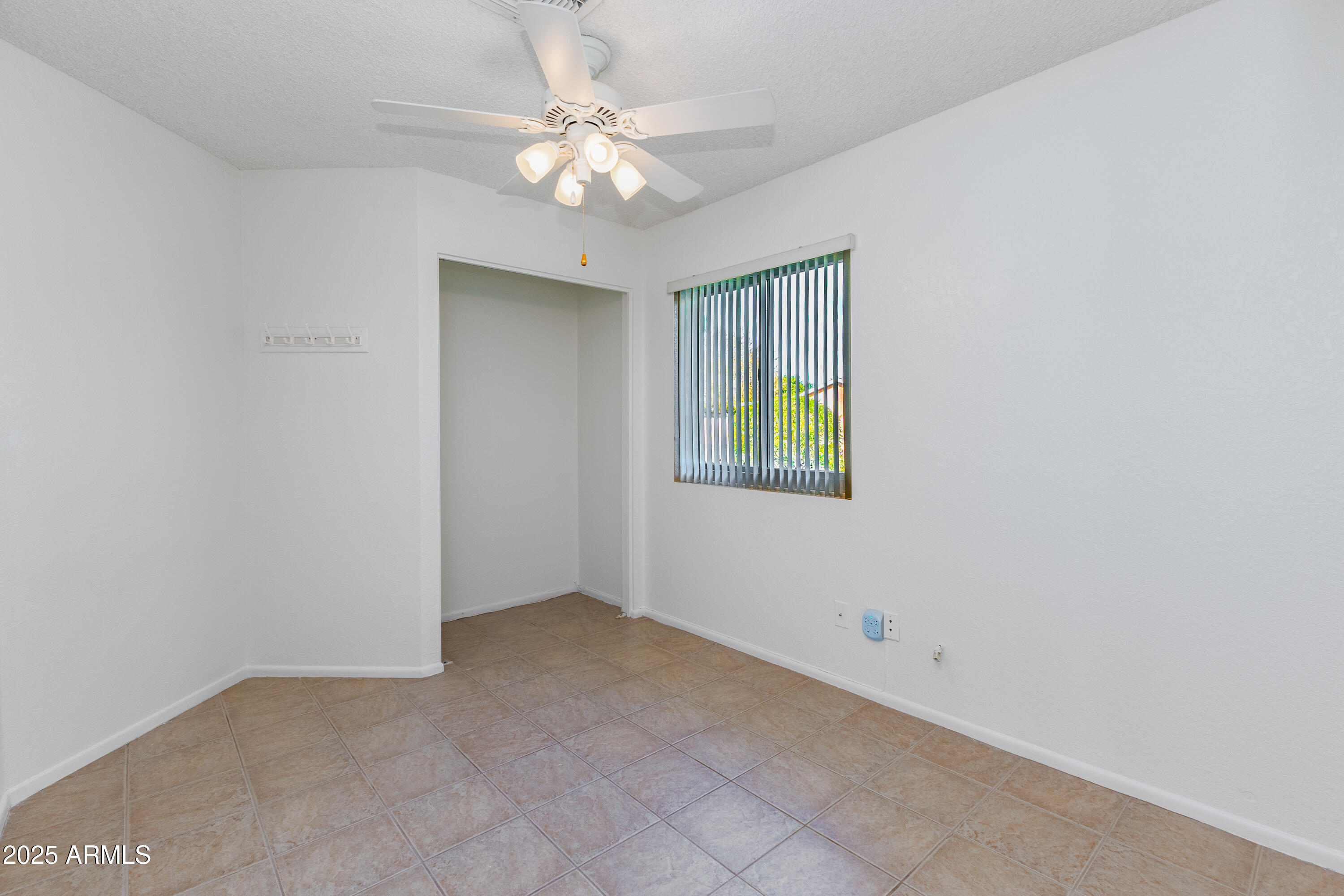 6819 E GRANDVIEW Drive