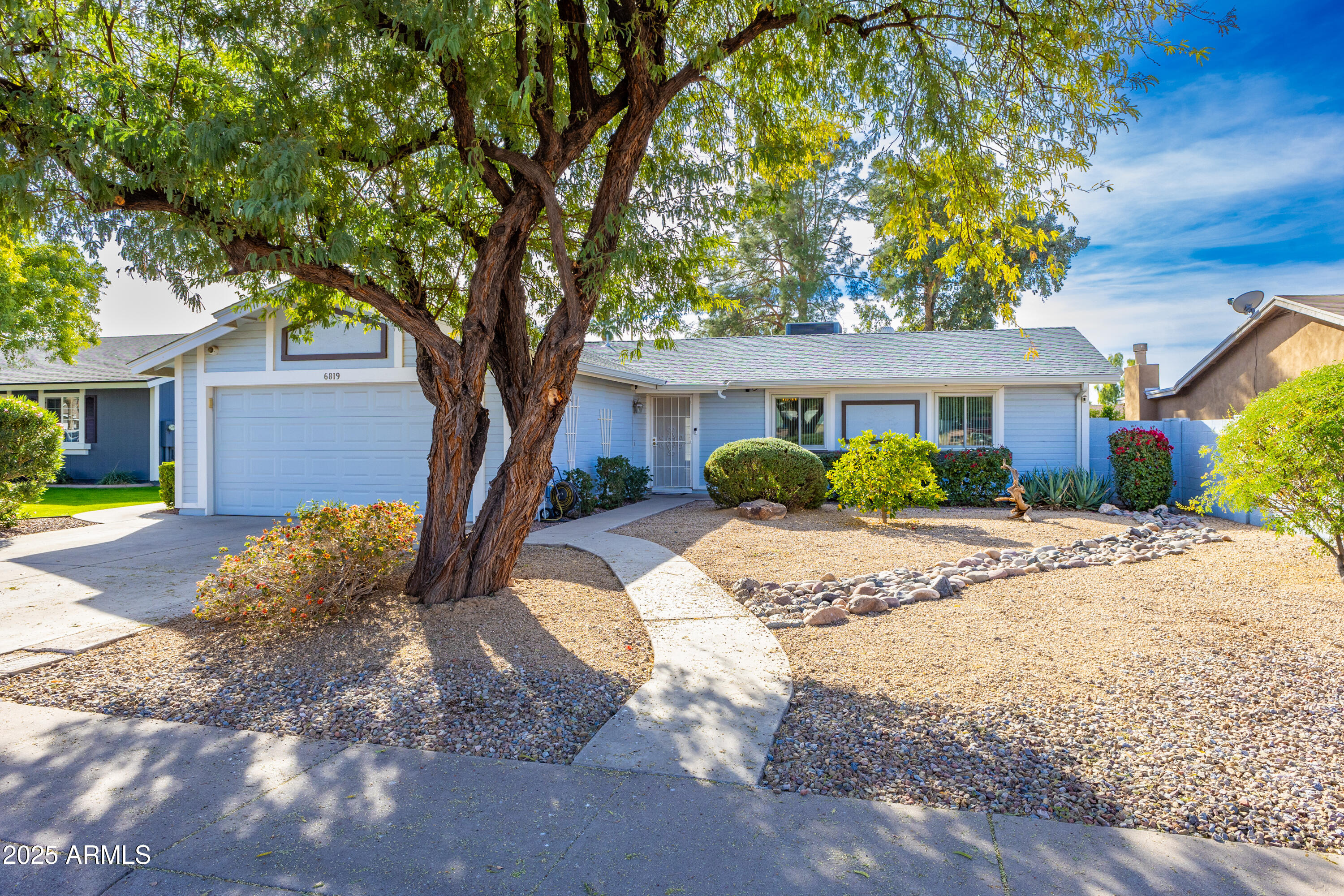 6819 E GRANDVIEW Drive