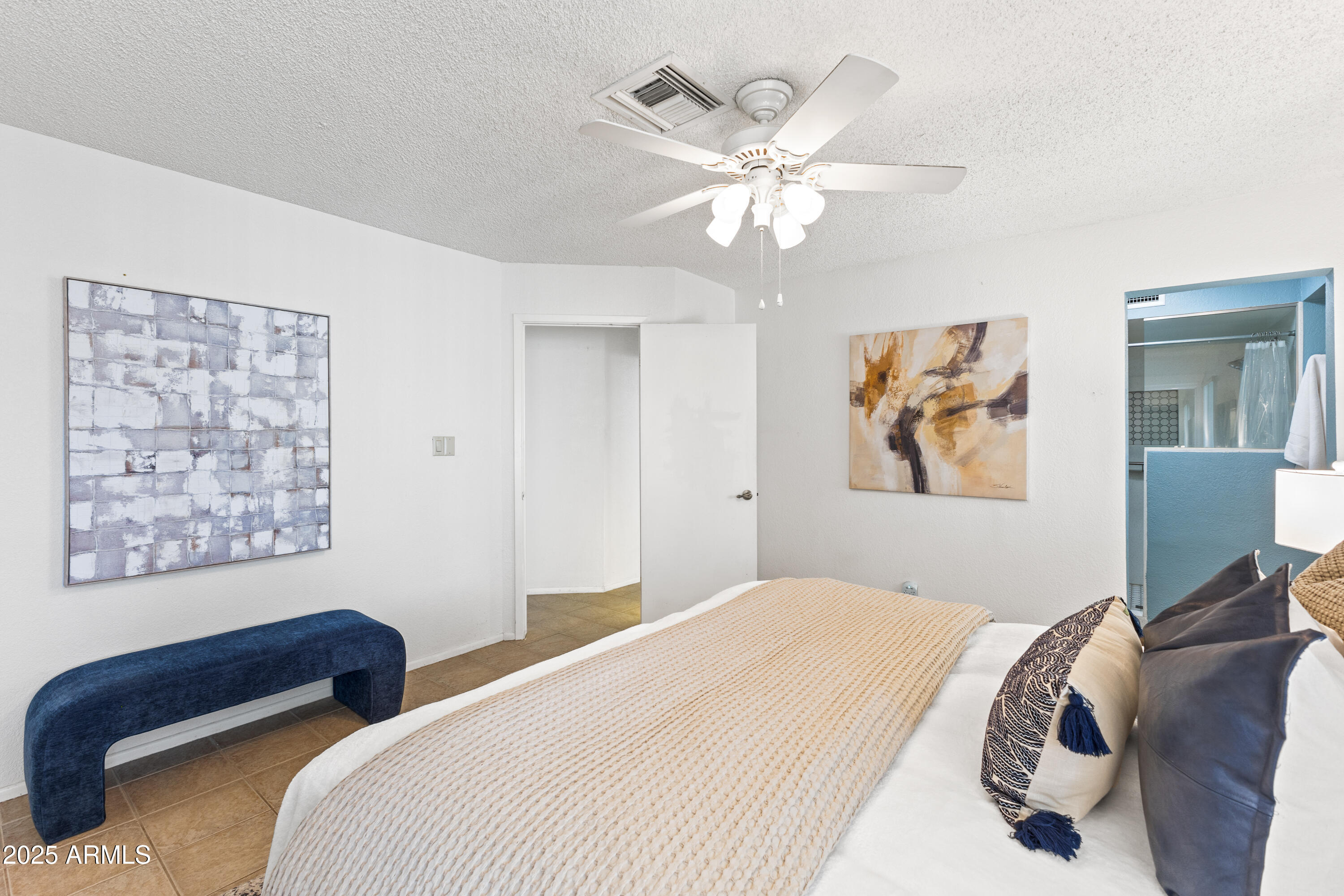 6819 E GRANDVIEW Drive