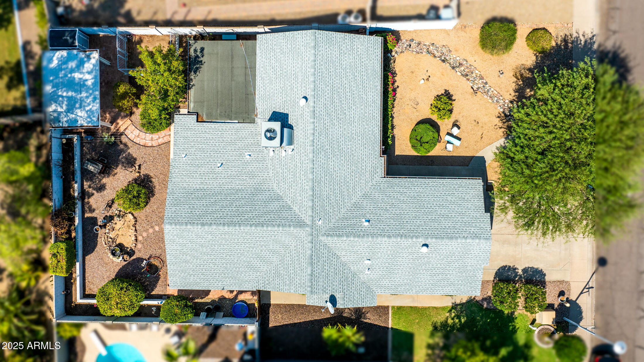 6819 E GRANDVIEW Drive