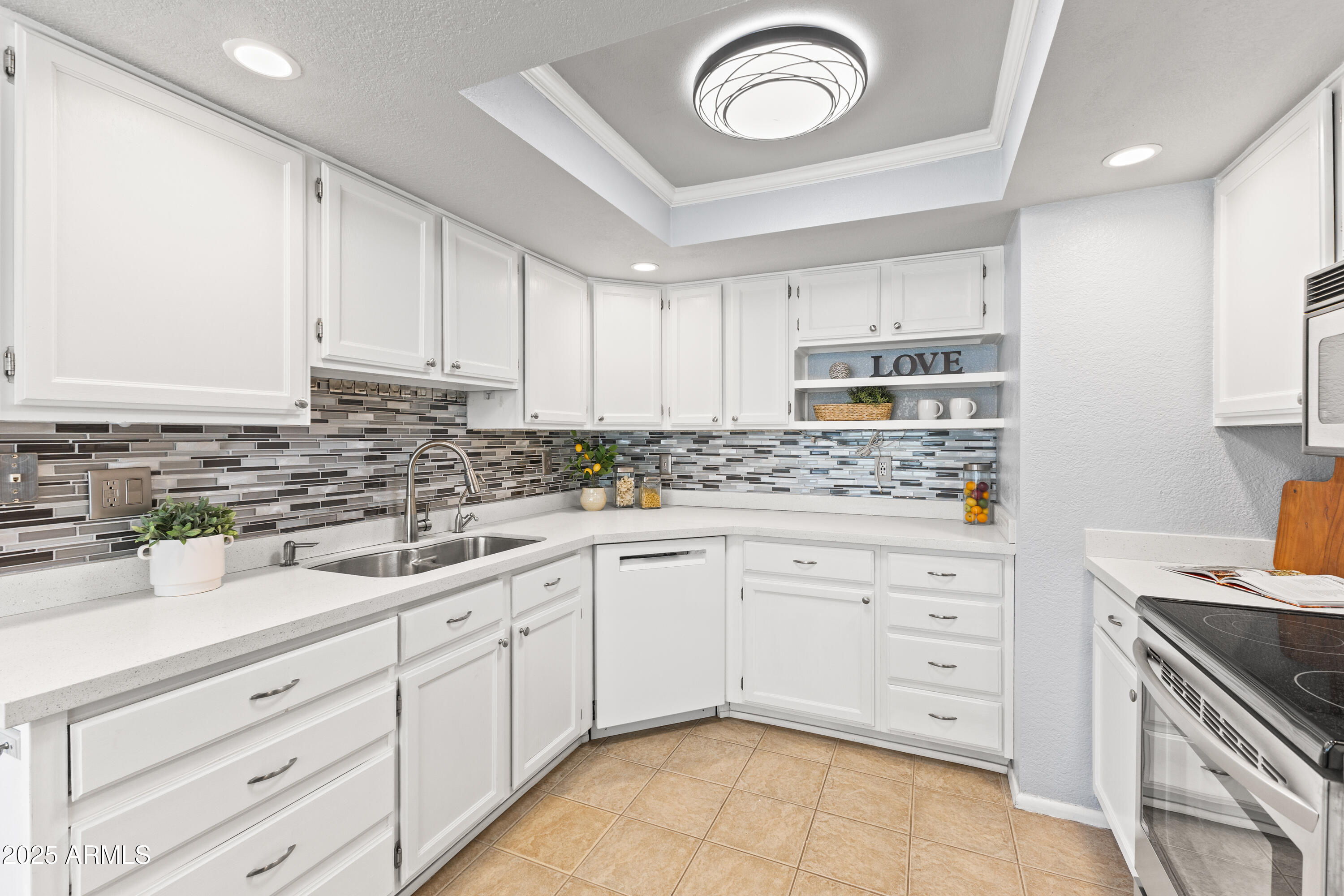 6819 E GRANDVIEW Drive