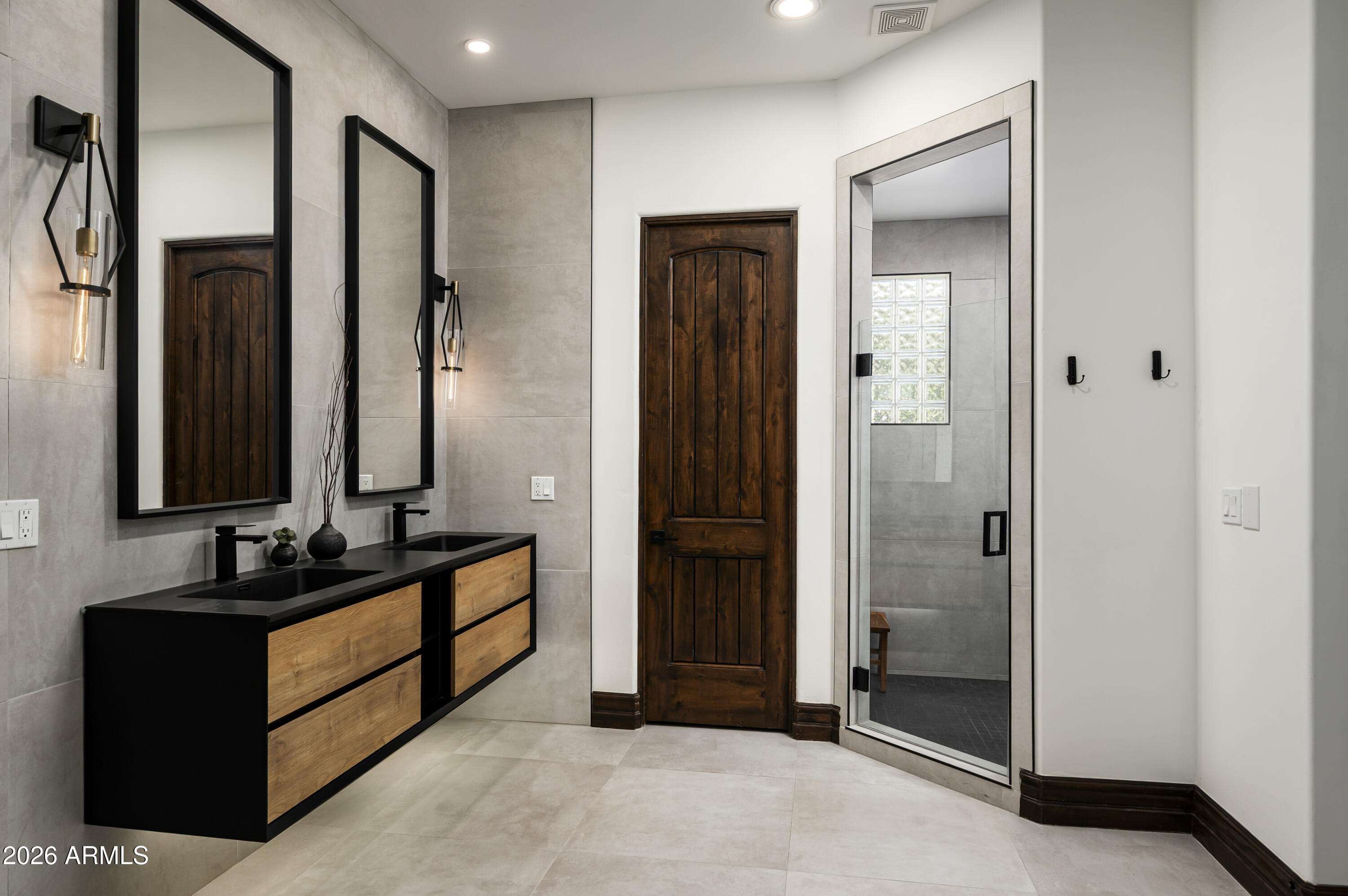 3905 E MALLORY Circle