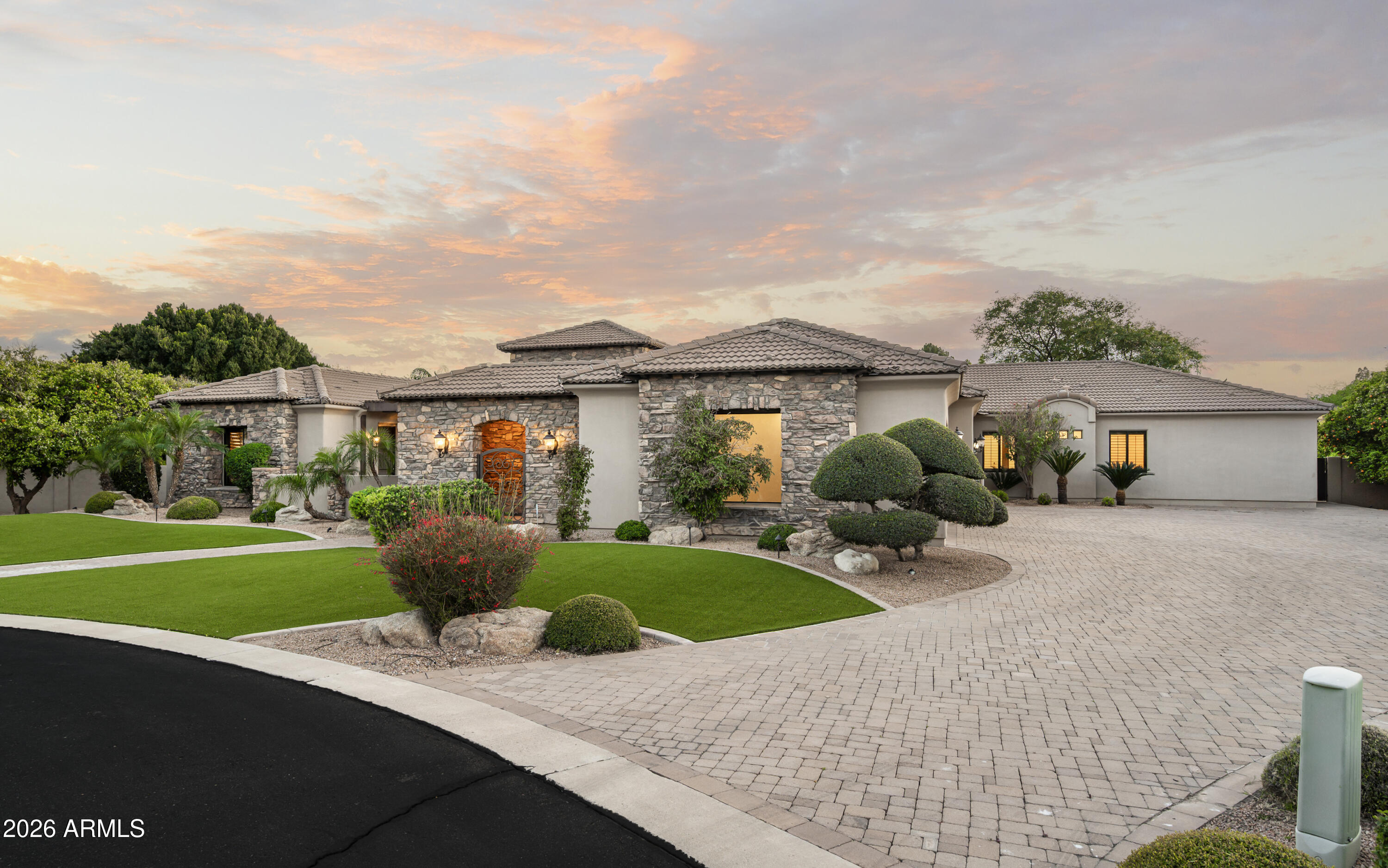 3905 E MALLORY Circle