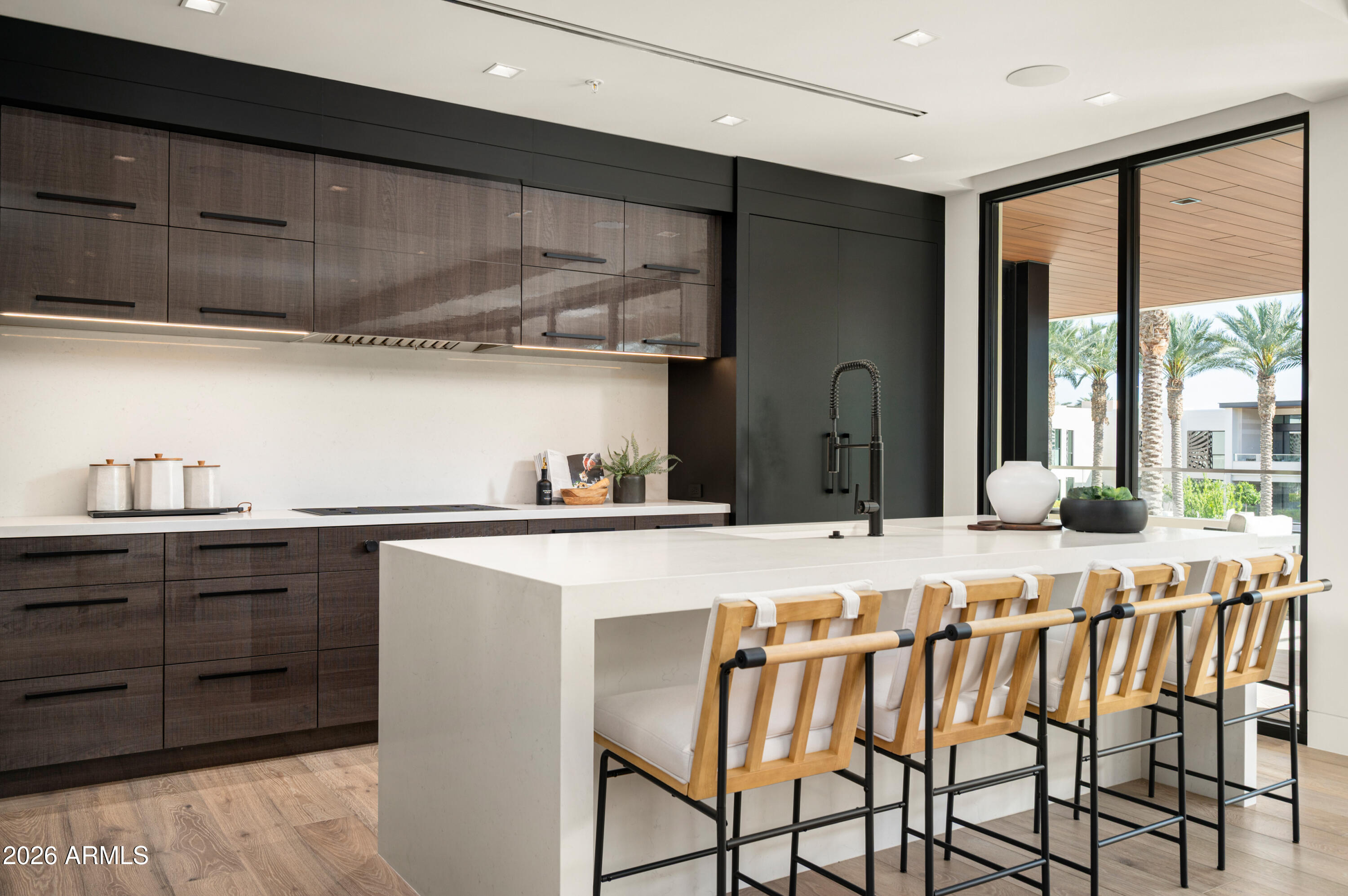 6587 N Palmeraie Boulevard 2002