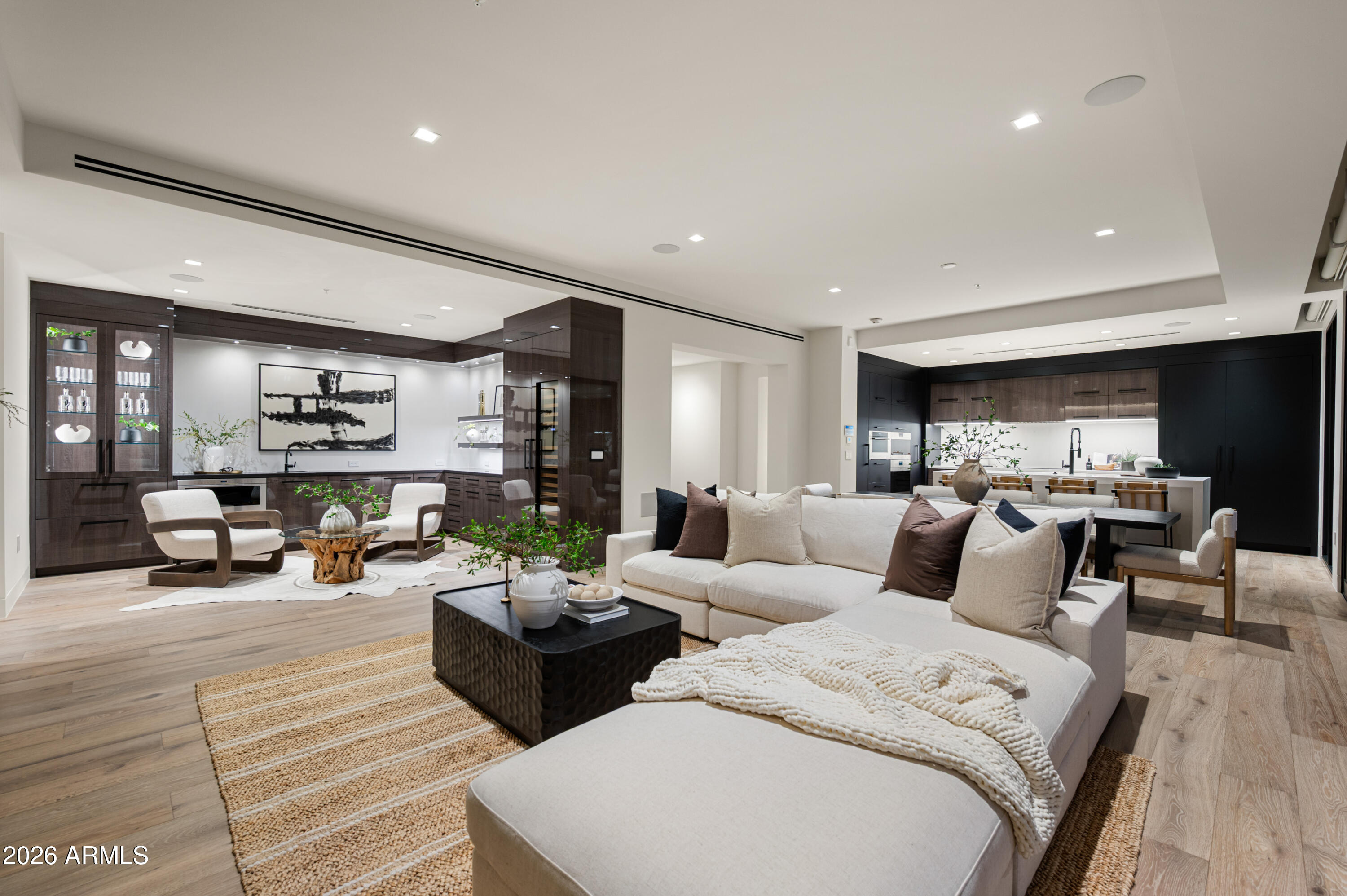 6587 N Palmeraie Boulevard 2002