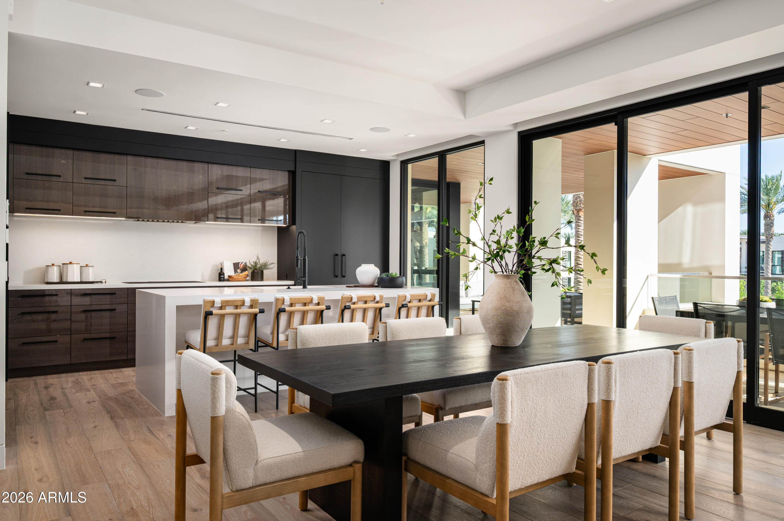 6587 N Palmeraie Boulevard 2002