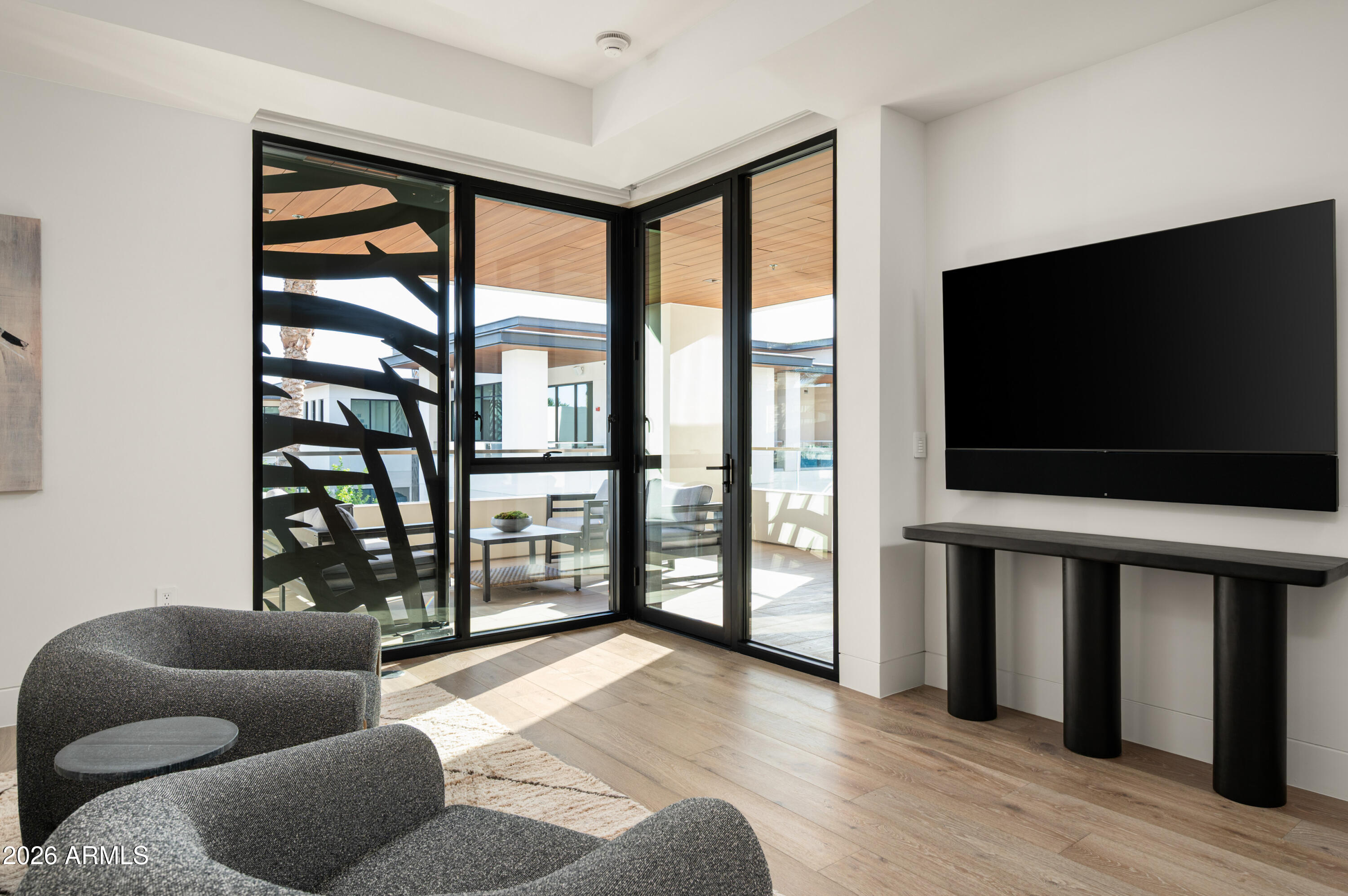 6587 N Palmeraie Boulevard 2002