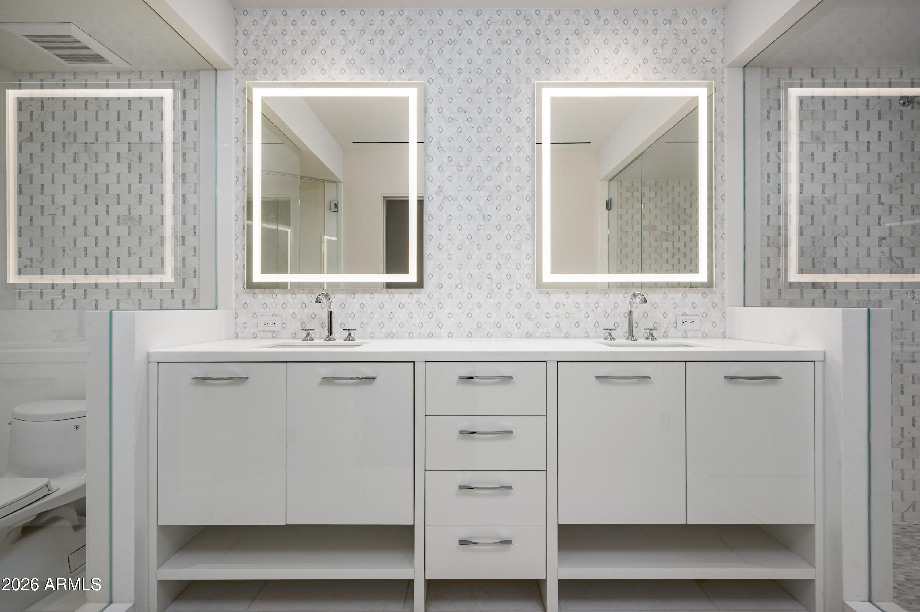 6587 N Palmeraie Boulevard 2002