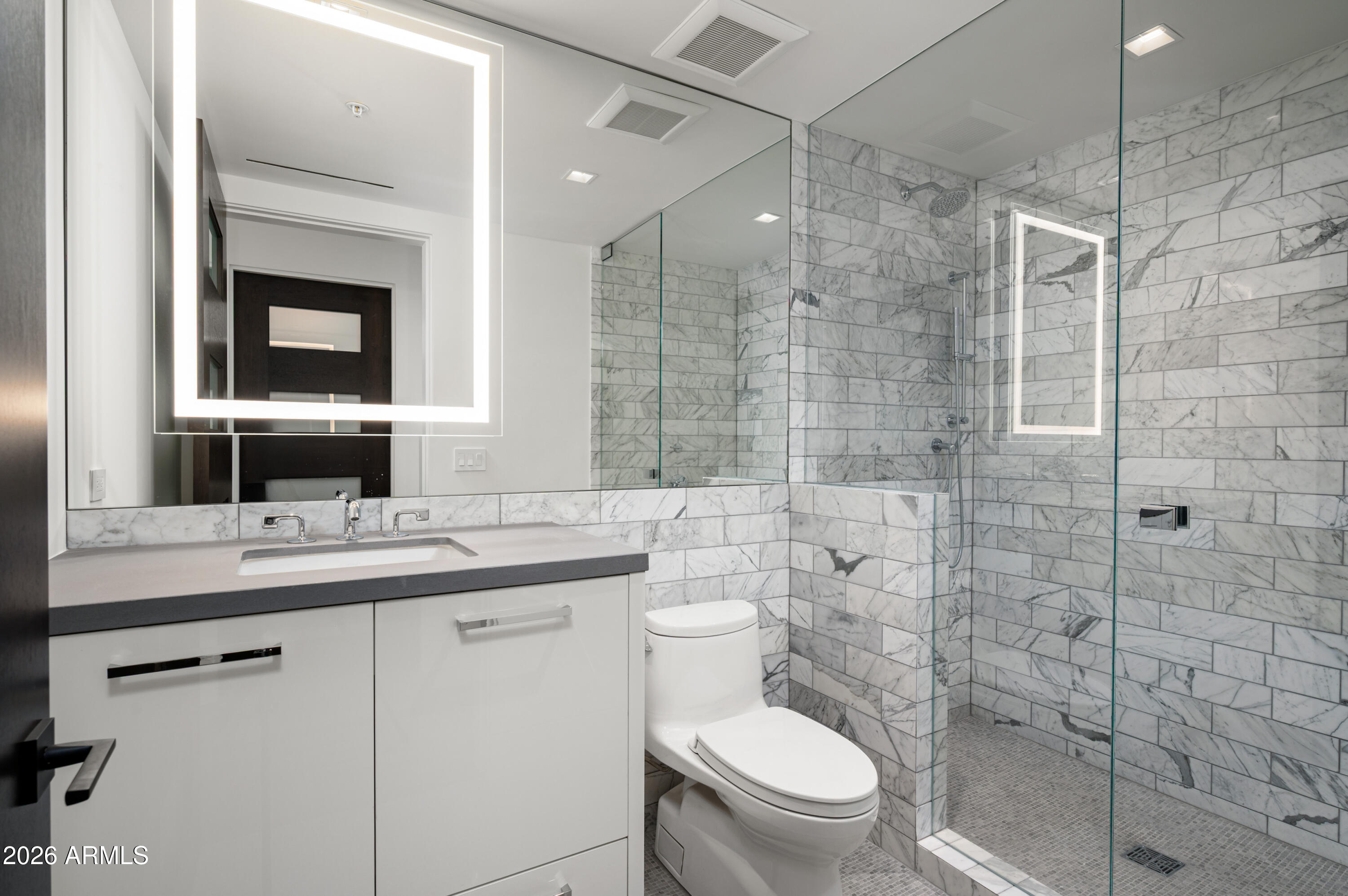 6587 N Palmeraie Boulevard 2002