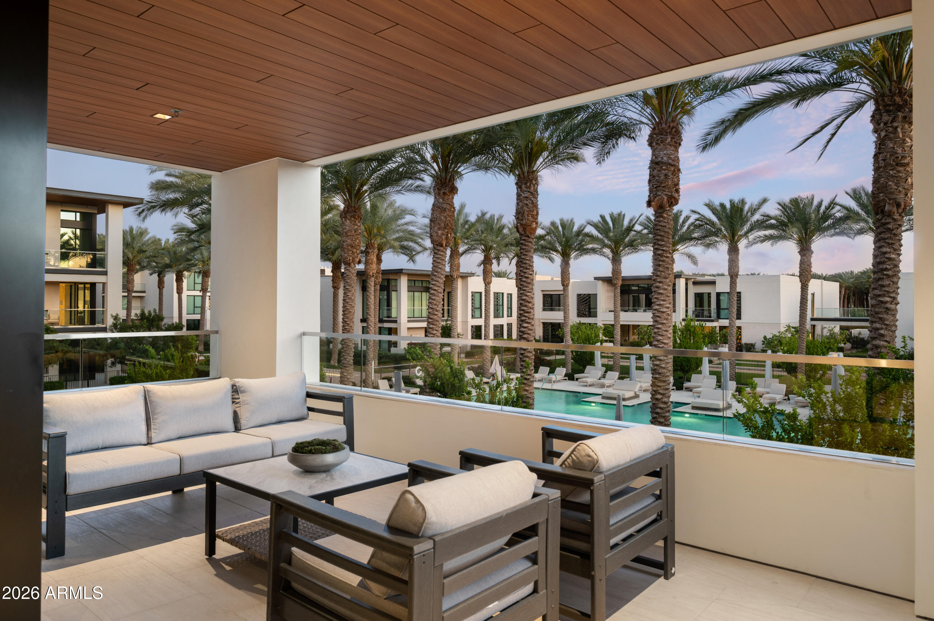 6587 N Palmeraie Boulevard 2002