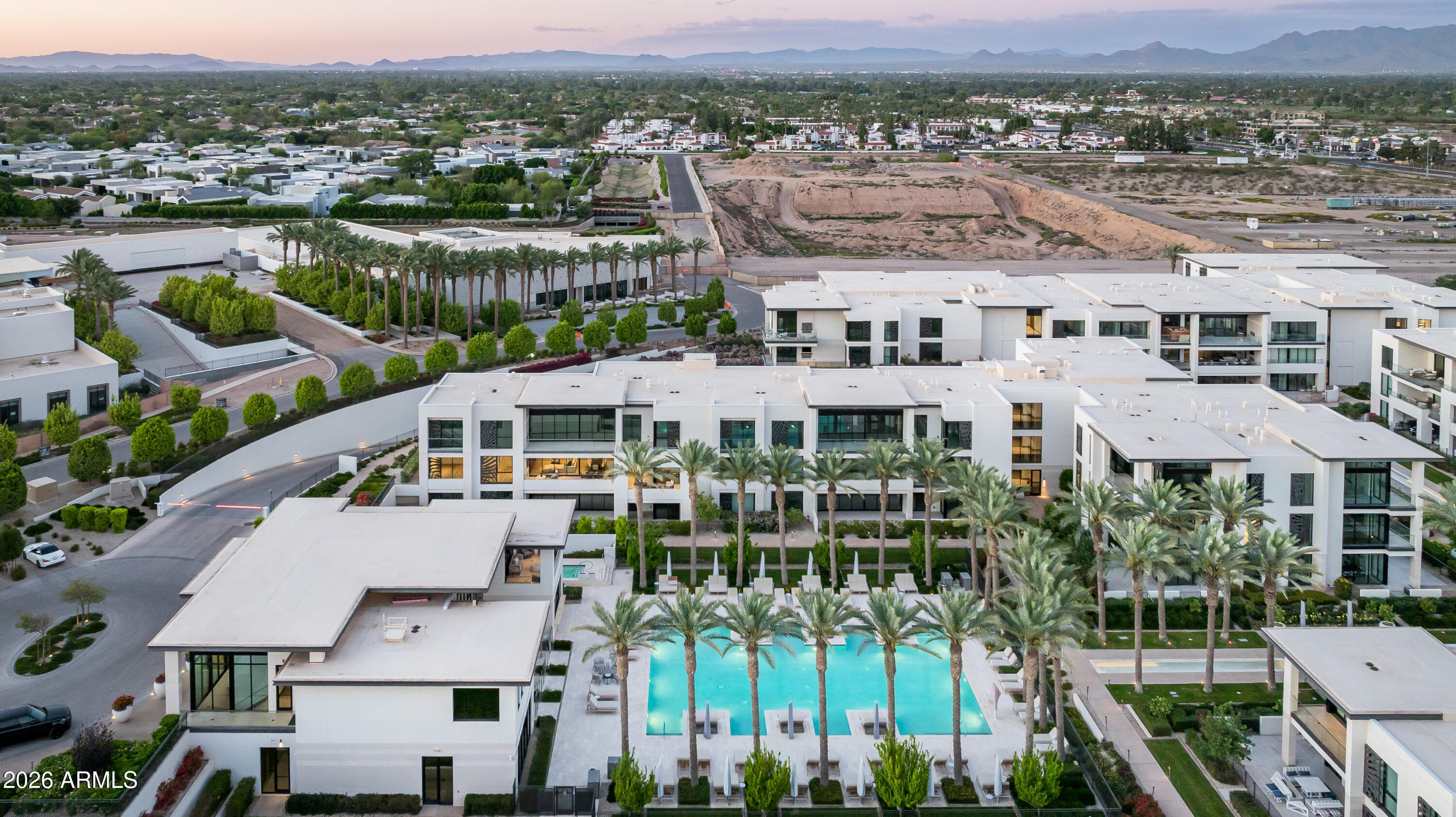 6587 N Palmeraie Boulevard 2002