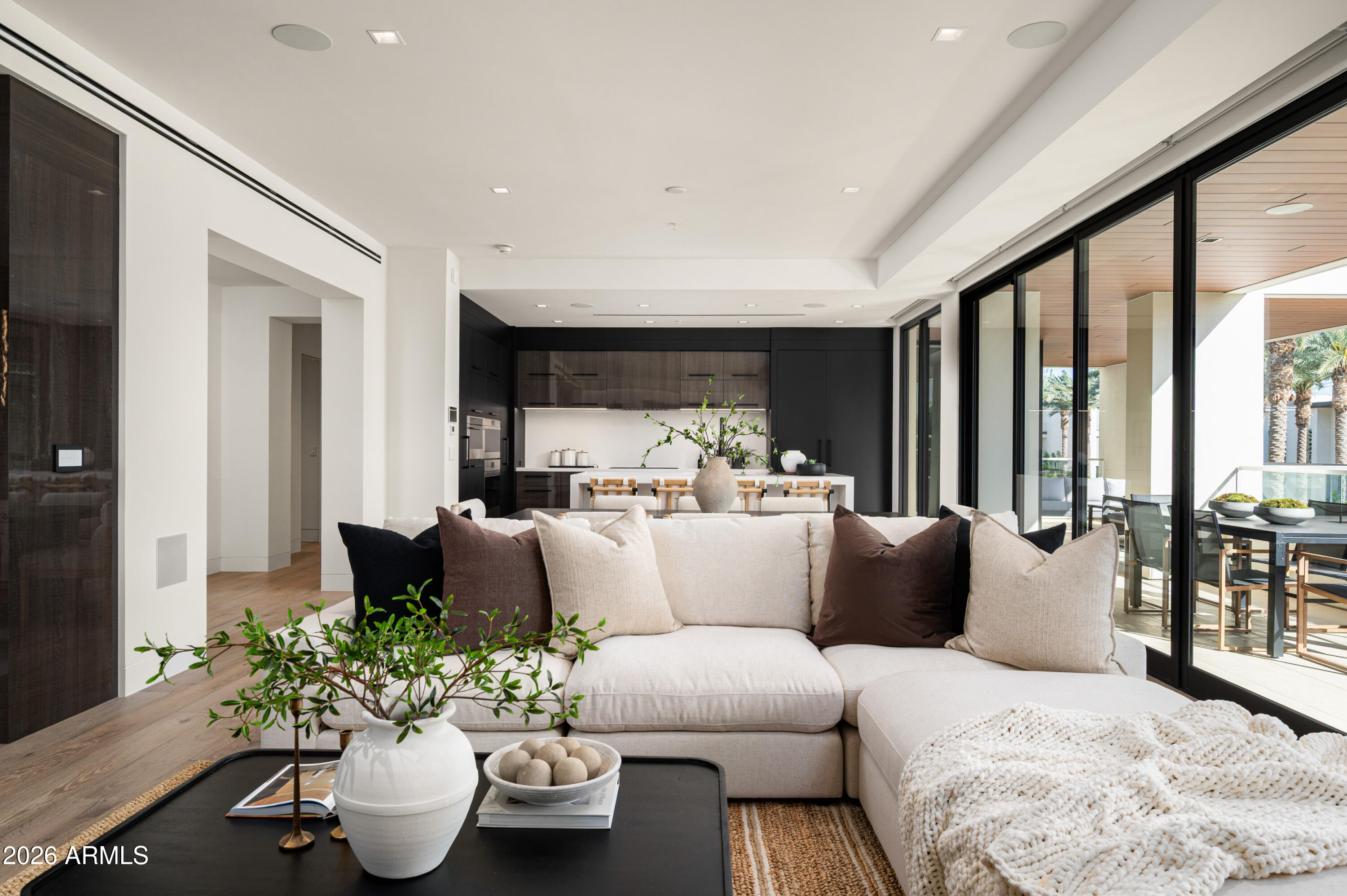 6587 N Palmeraie Boulevard 2002