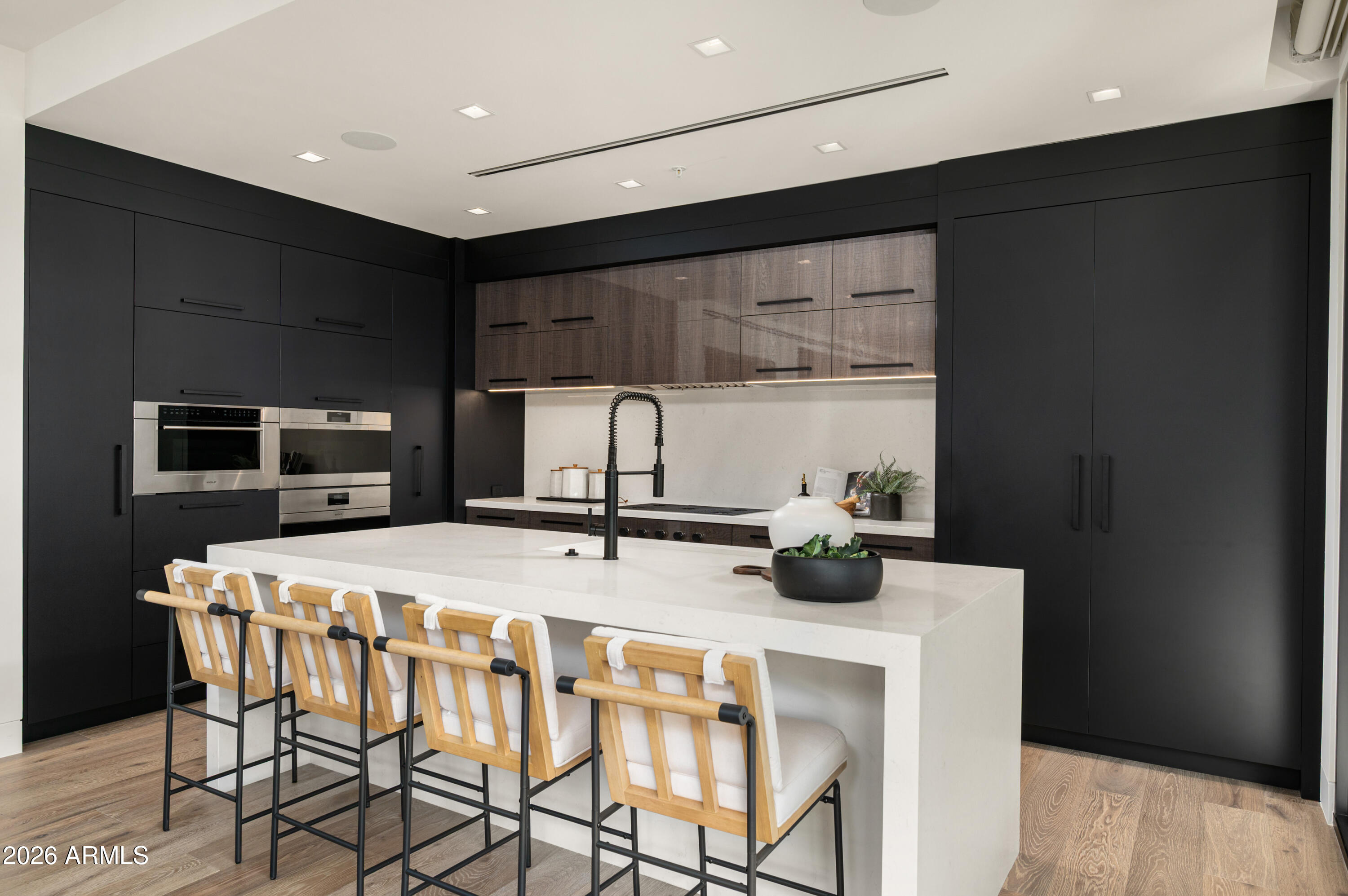 6587 N Palmeraie Boulevard 2002