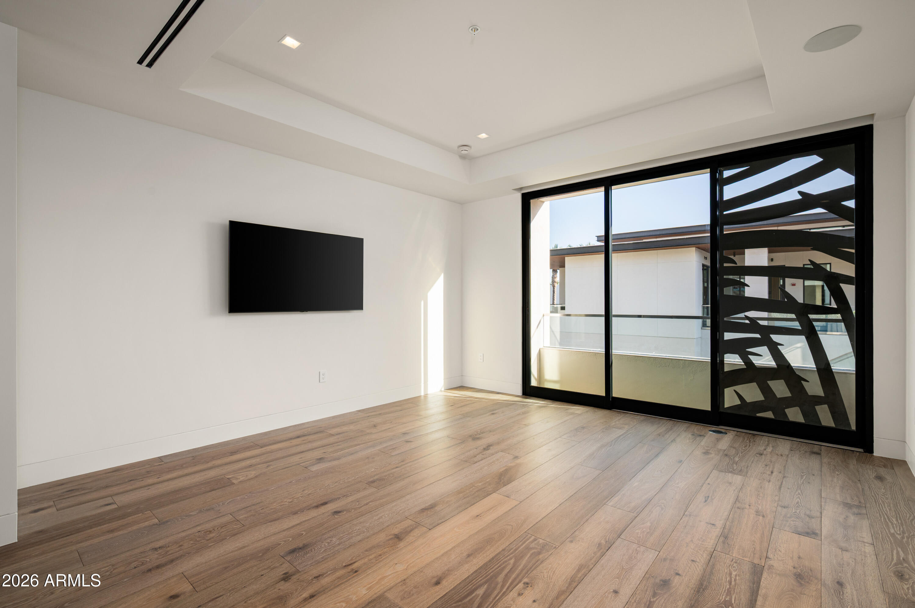 6587 N Palmeraie Boulevard 2002