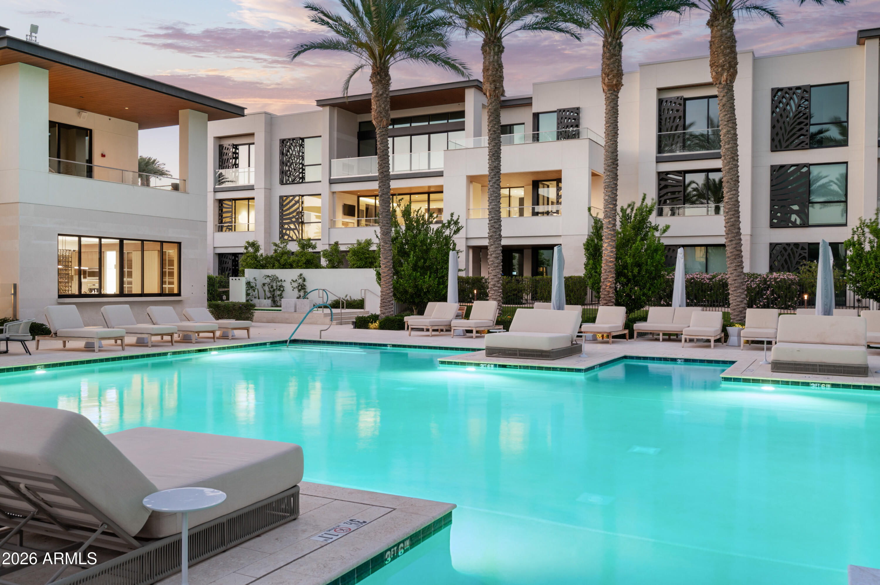 6587 N Palmeraie Boulevard 2002