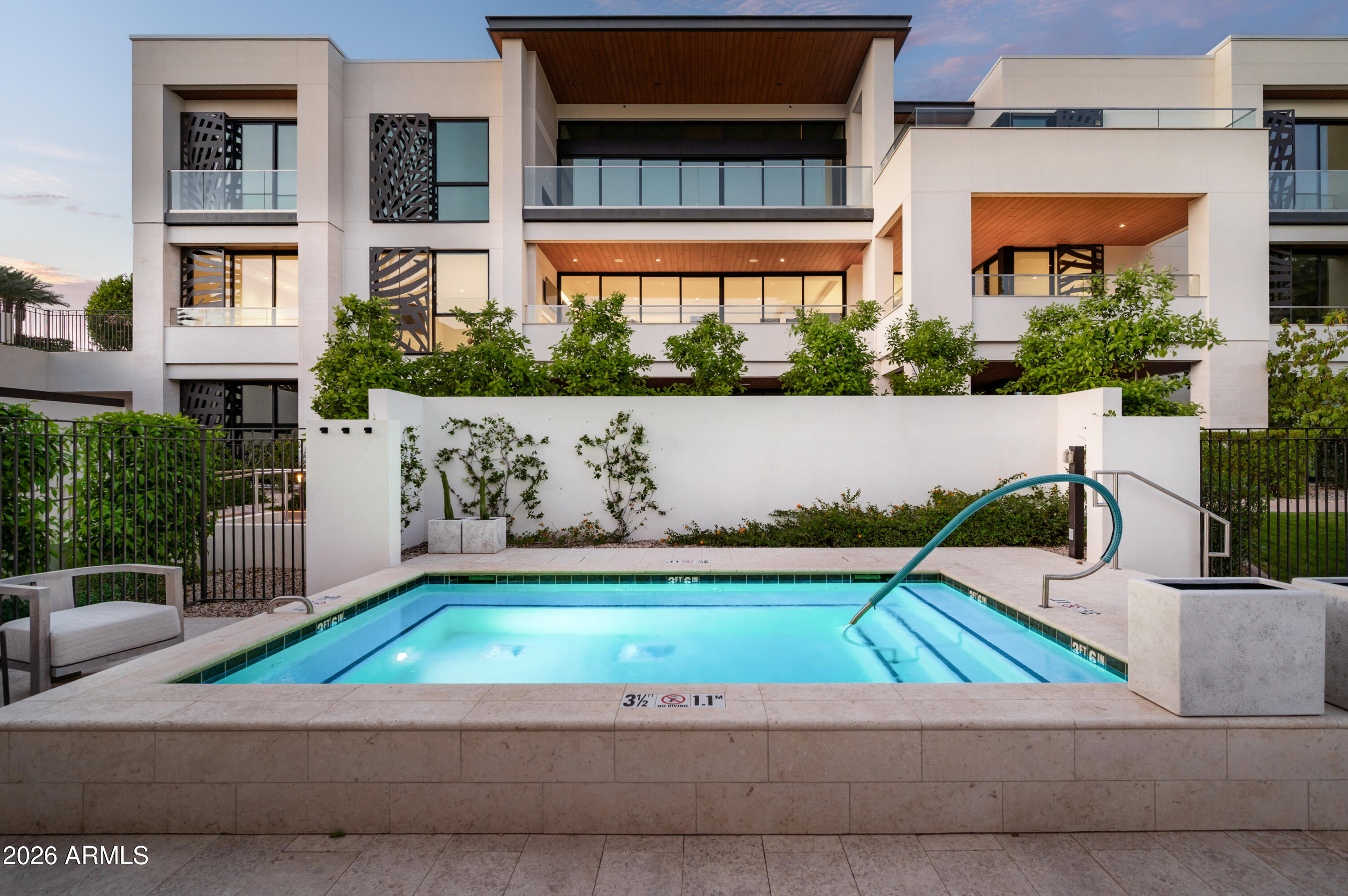 6587 N Palmeraie Boulevard 2002