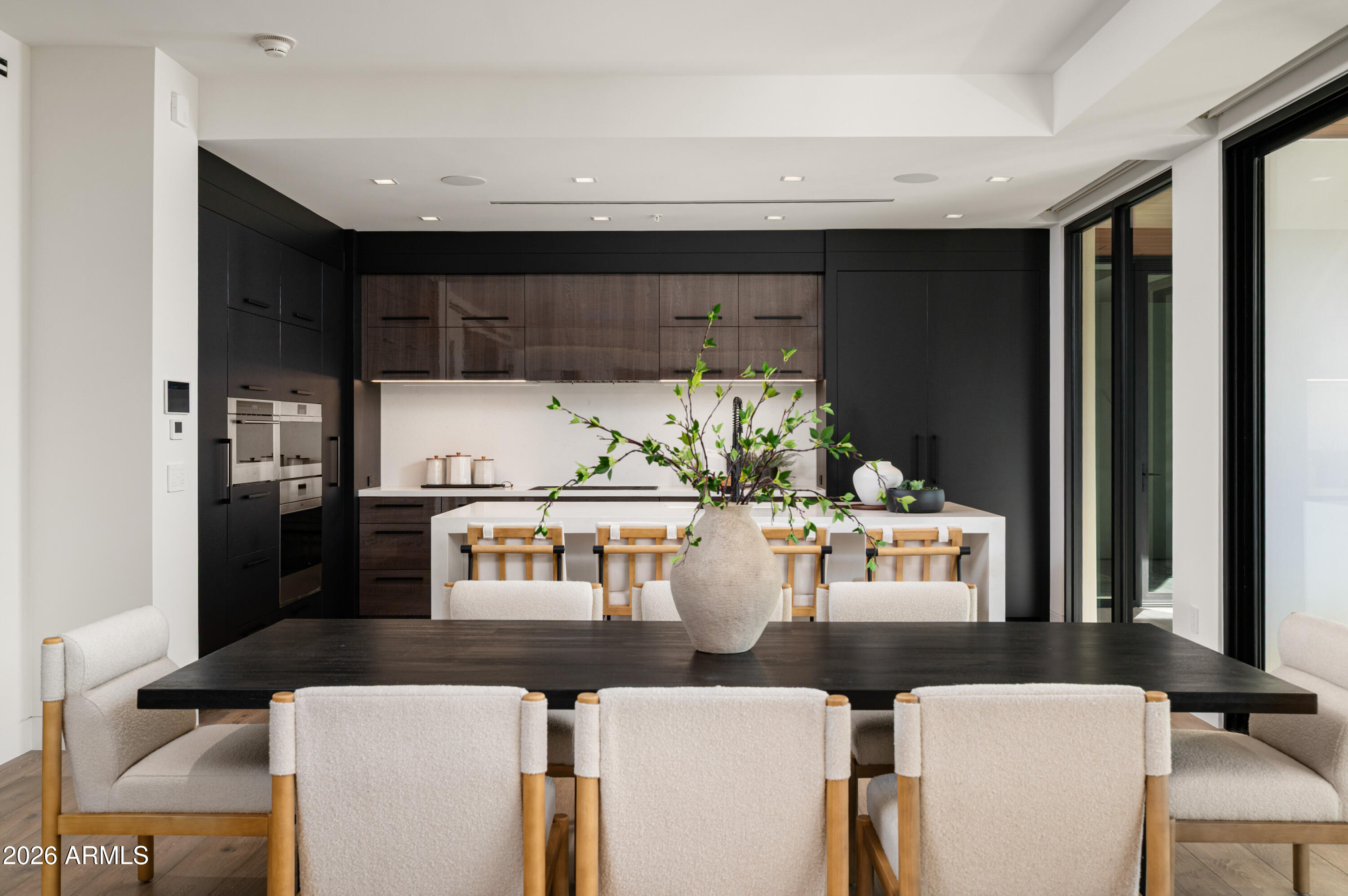 6587 N Palmeraie Boulevard 2002