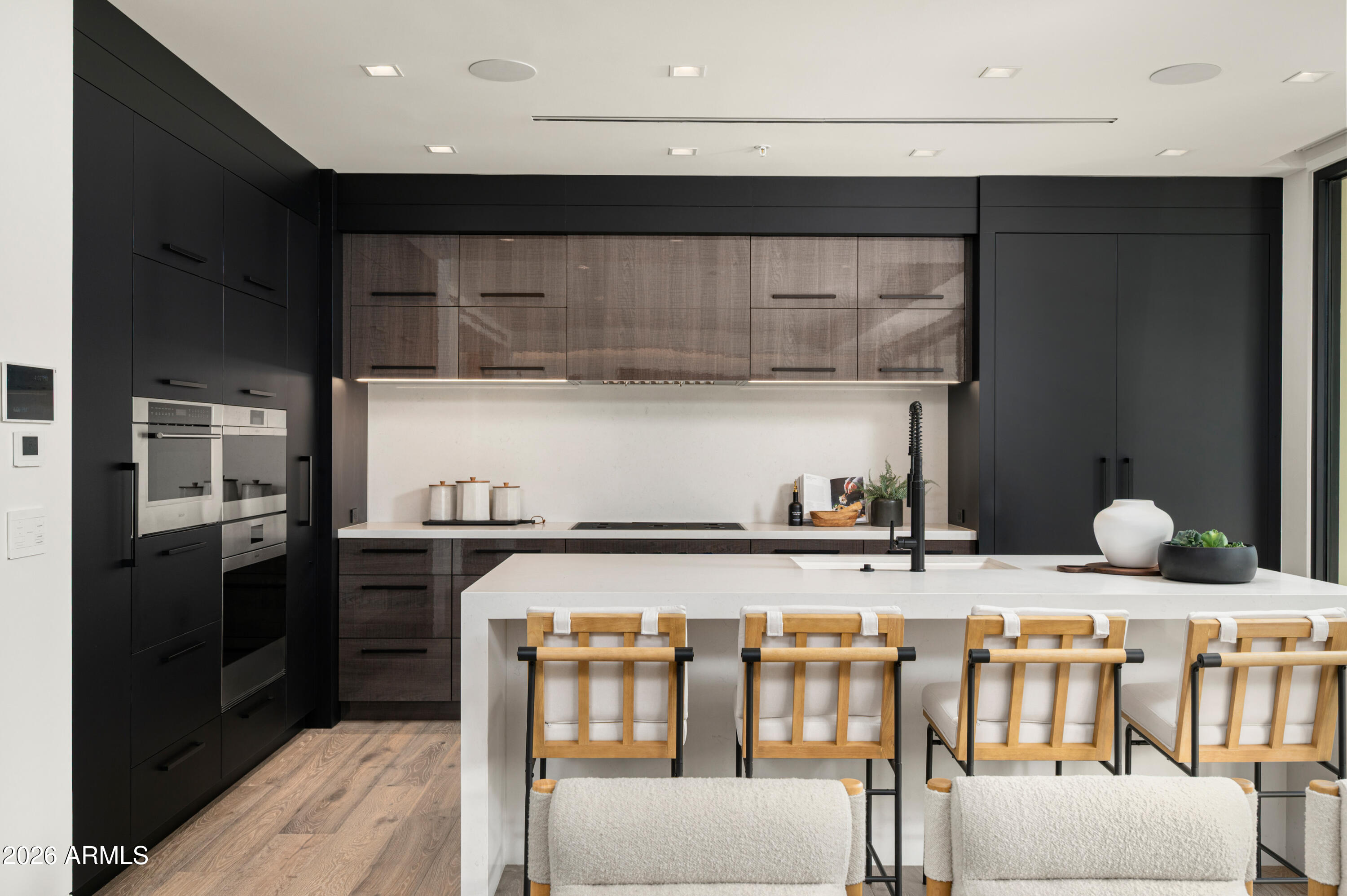 6587 N Palmeraie Boulevard 2002