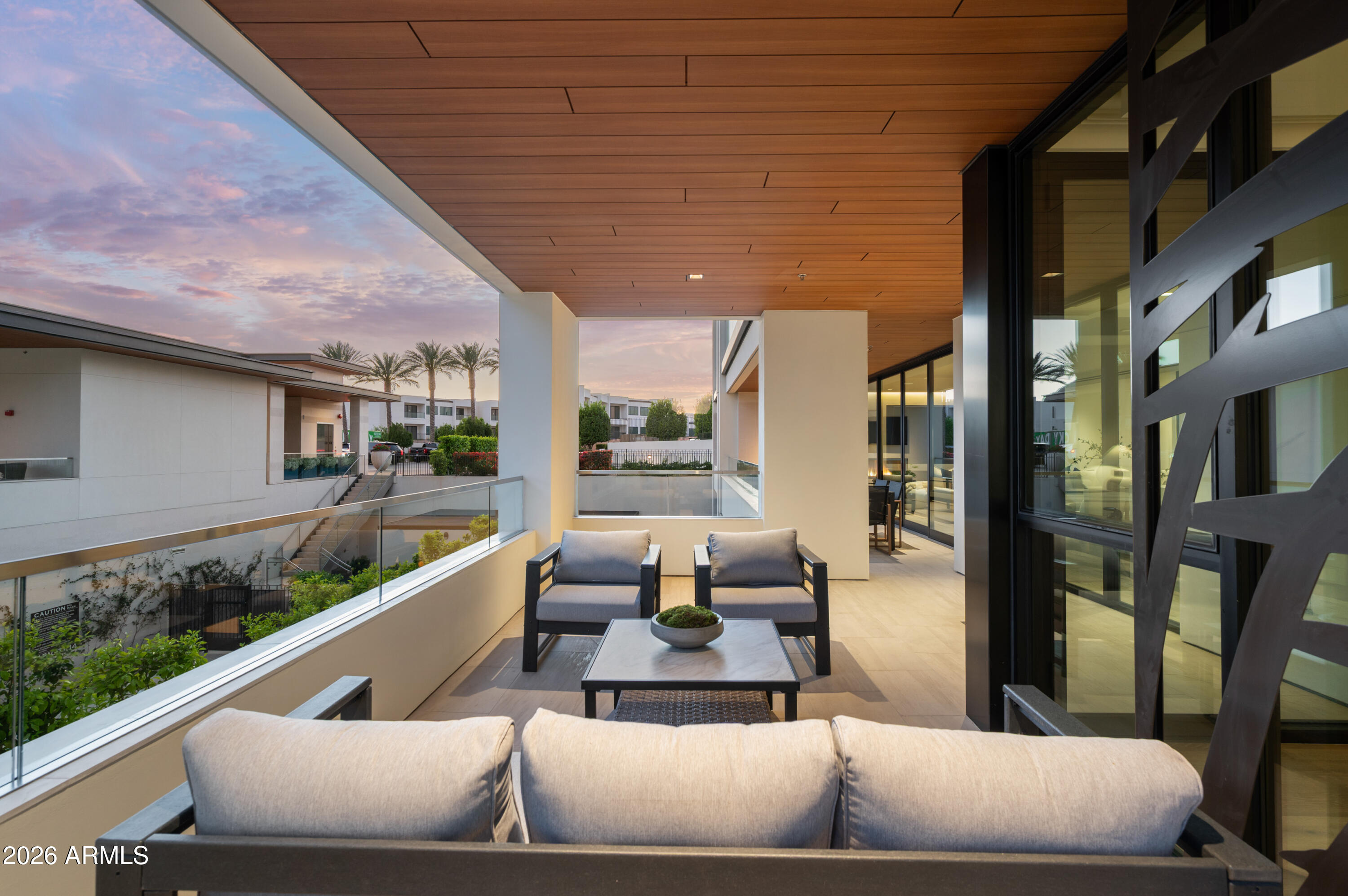 6587 N Palmeraie Boulevard 2002