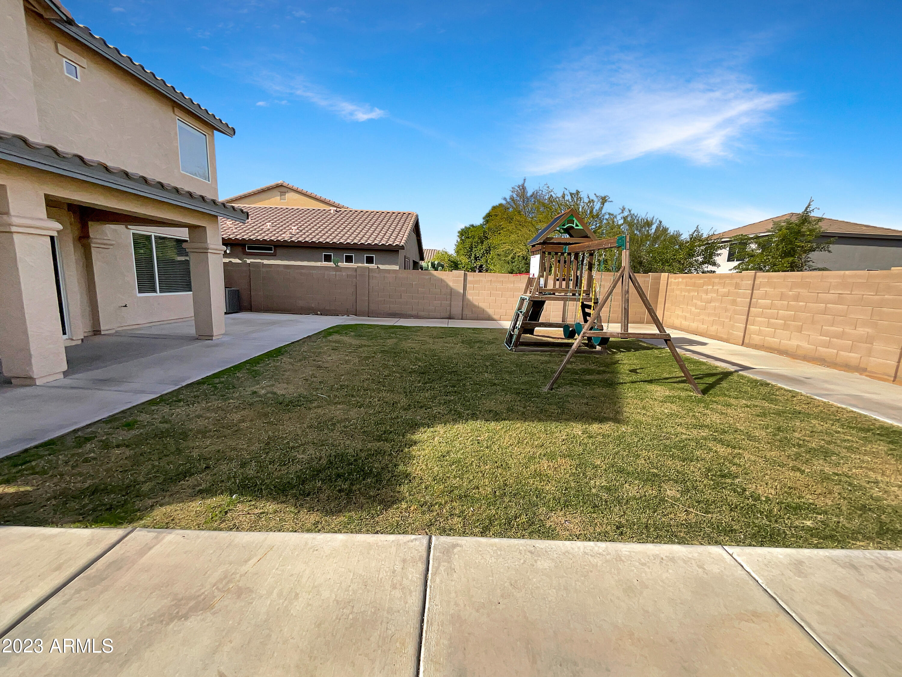 1392 E DESERT HOLLY Drive