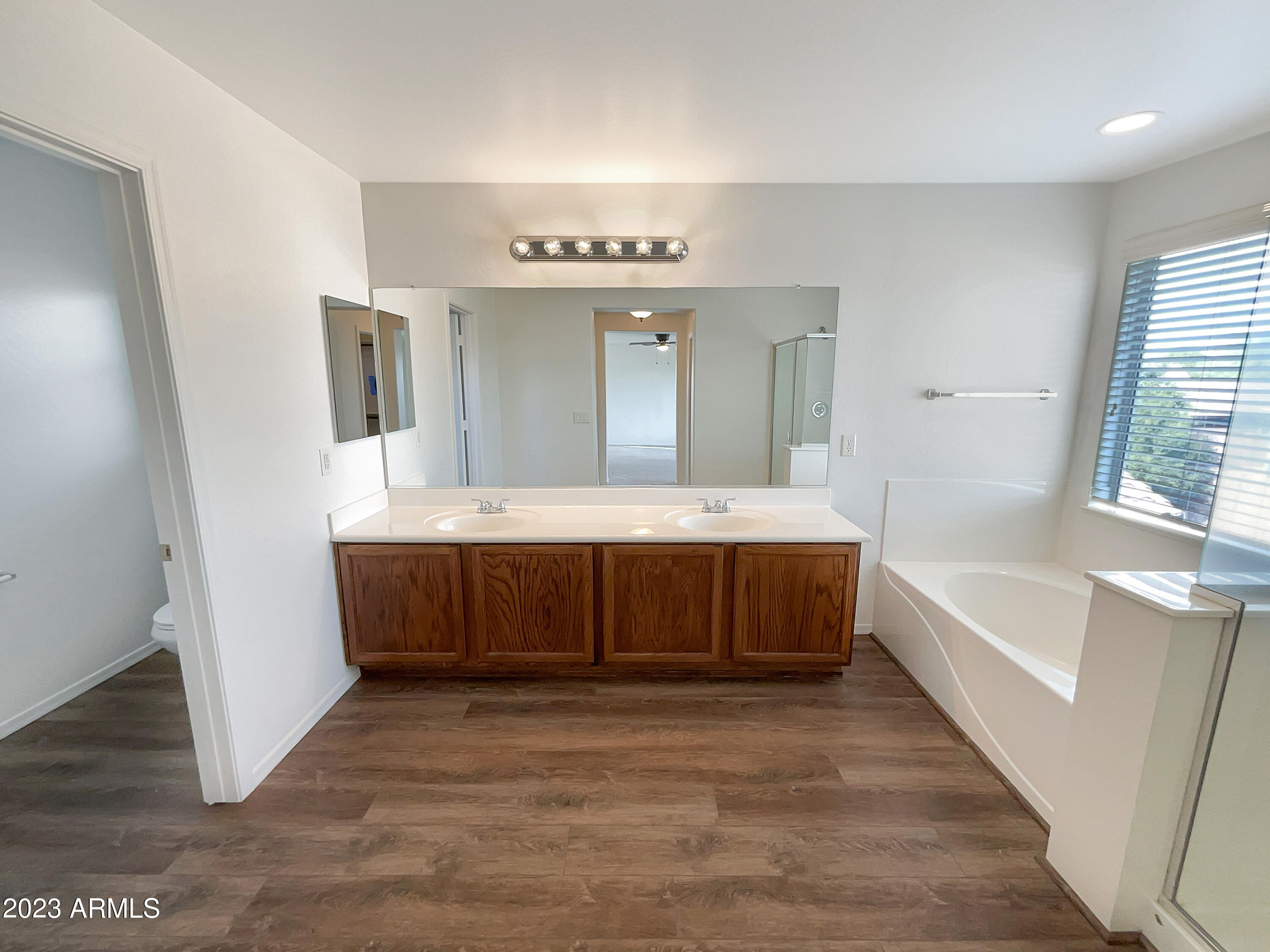 1392 E DESERT HOLLY Drive