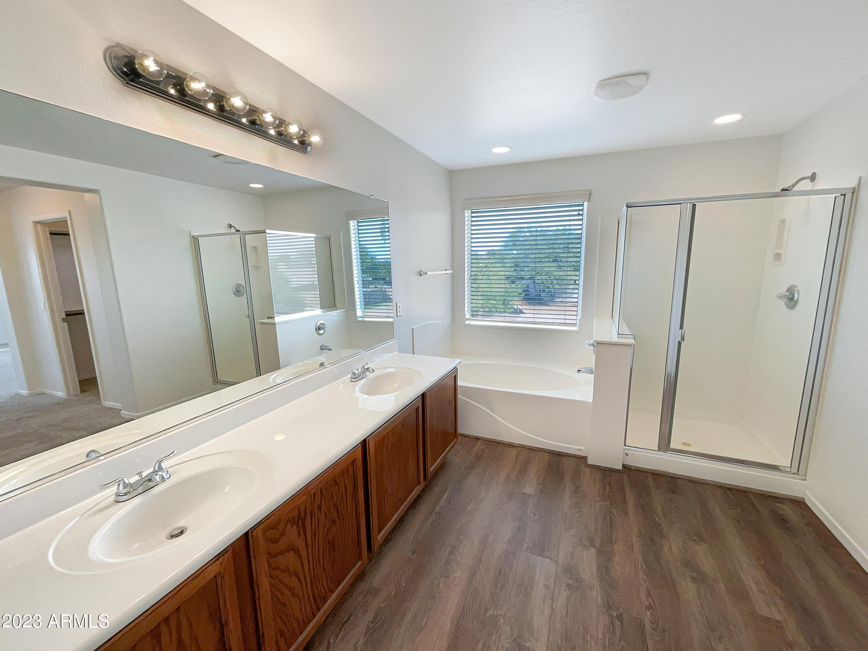 1392 E DESERT HOLLY Drive