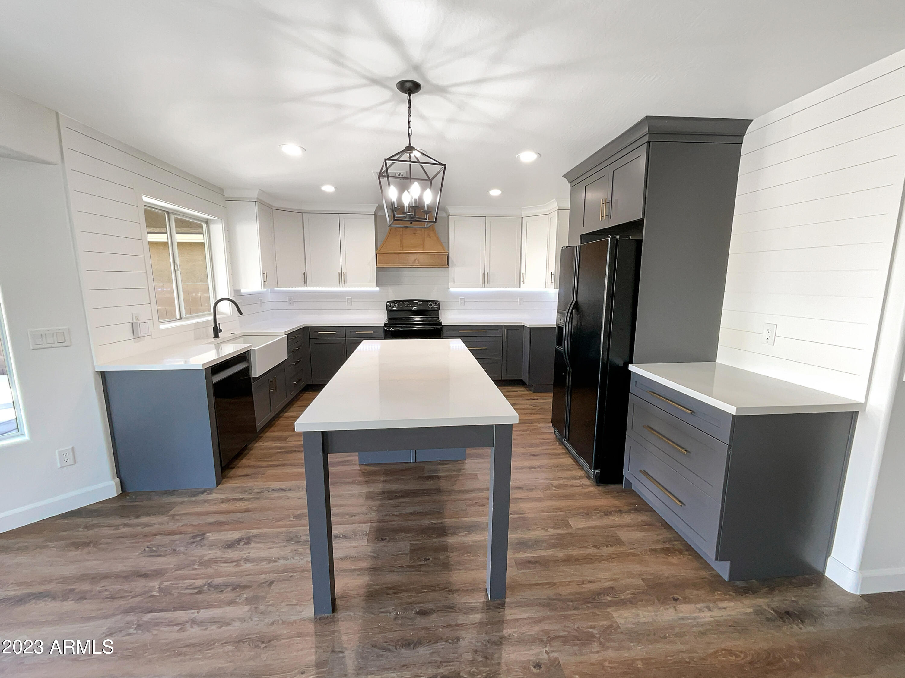 1392 E DESERT HOLLY Drive