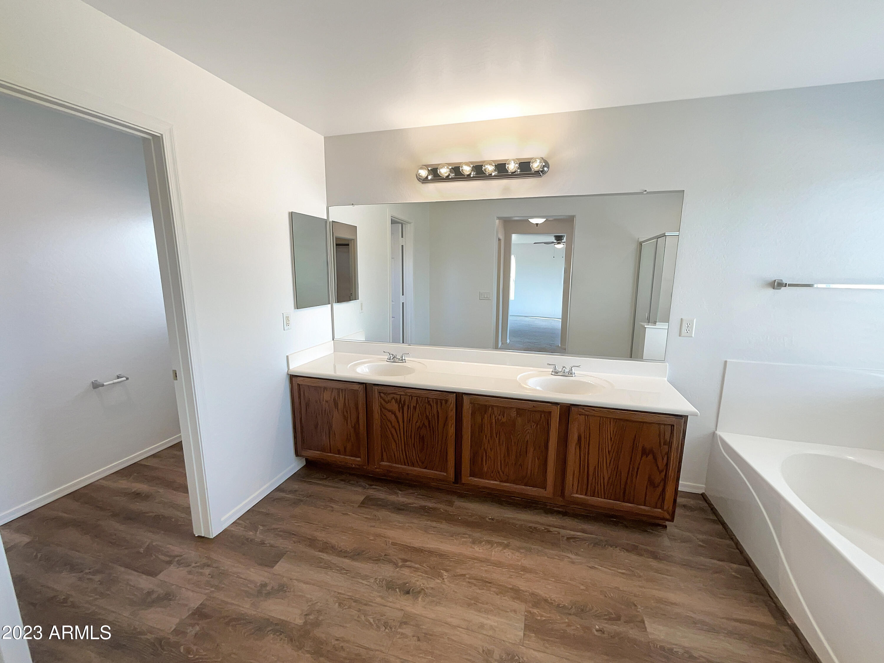 1392 E DESERT HOLLY Drive