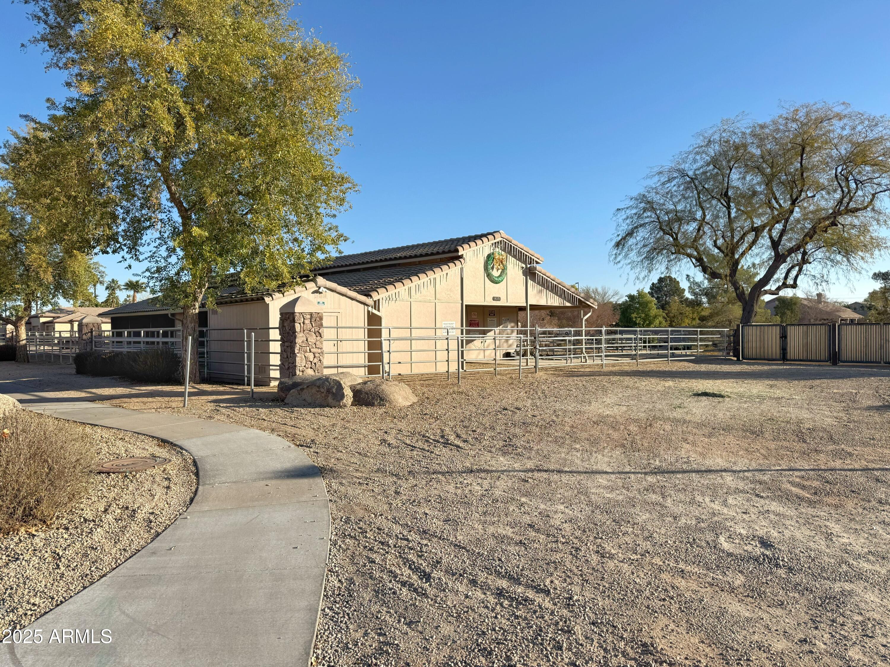 1571 E APPALOOSA Court