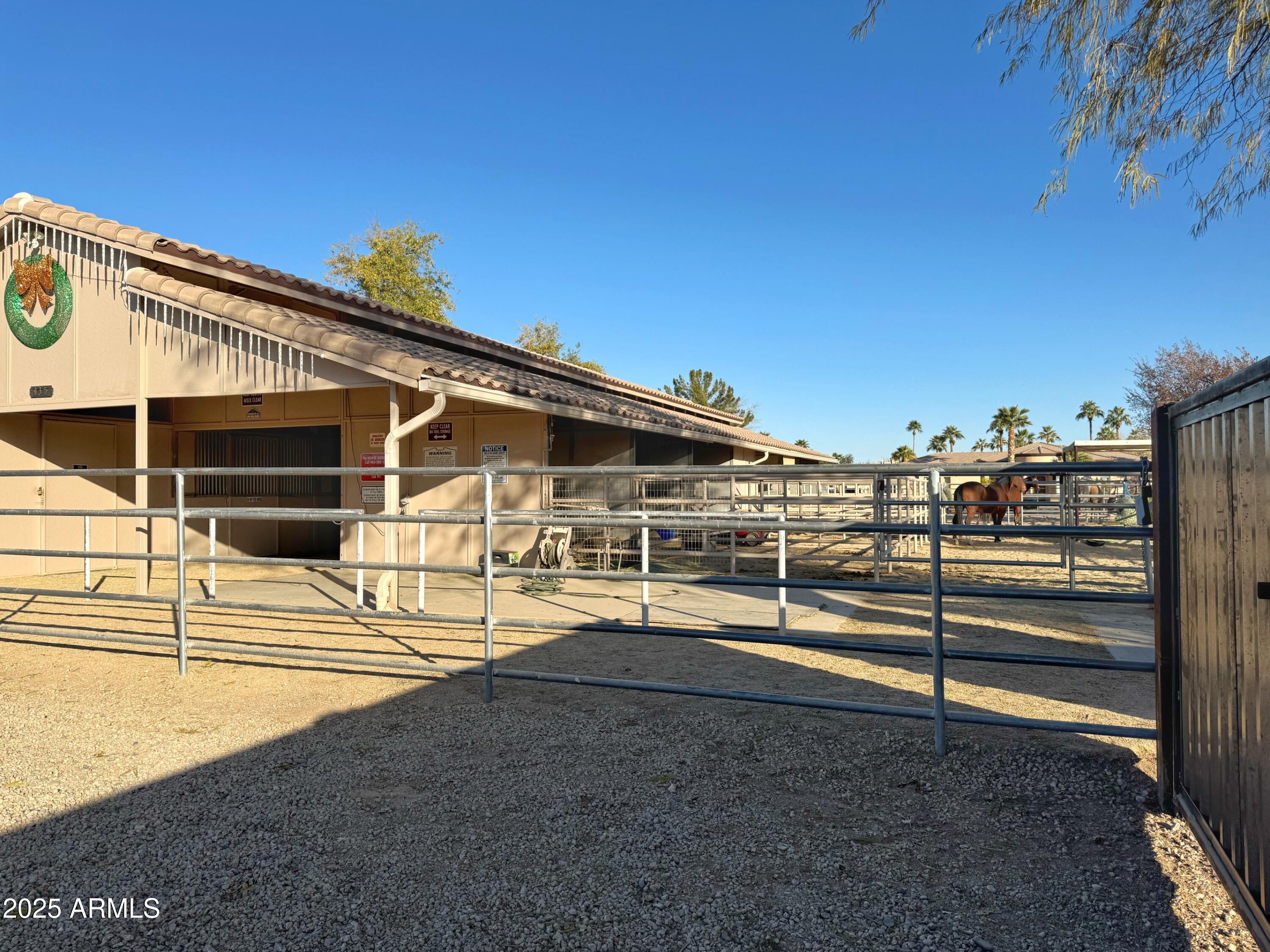 1571 E APPALOOSA Court