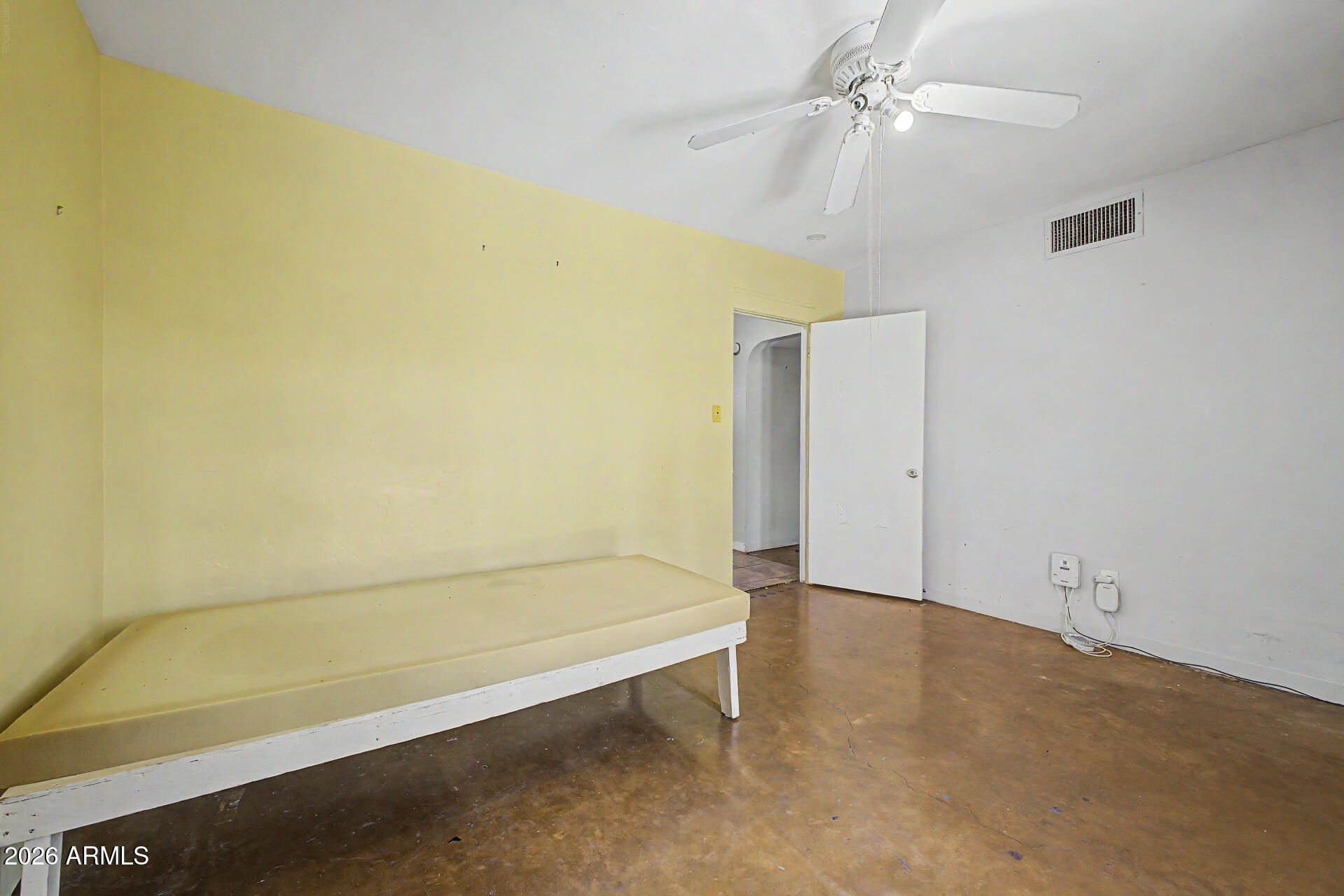 708 E PEPPER Place