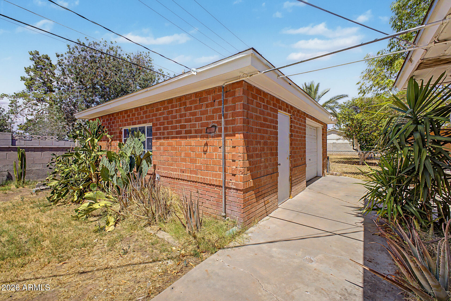 708 E PEPPER Place