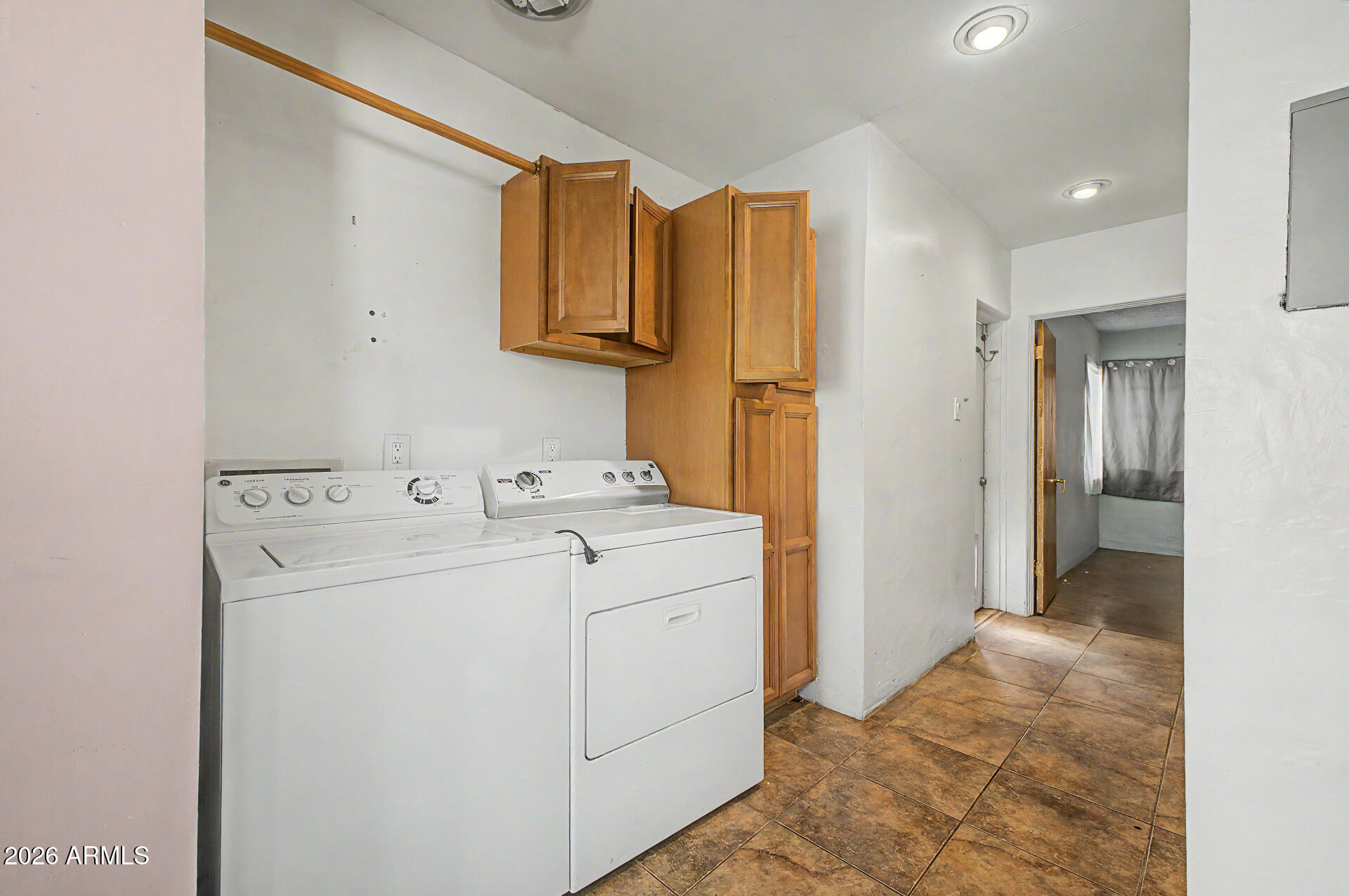 708 E PEPPER Place