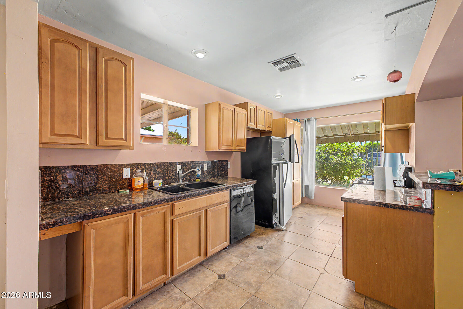 708 E PEPPER Place