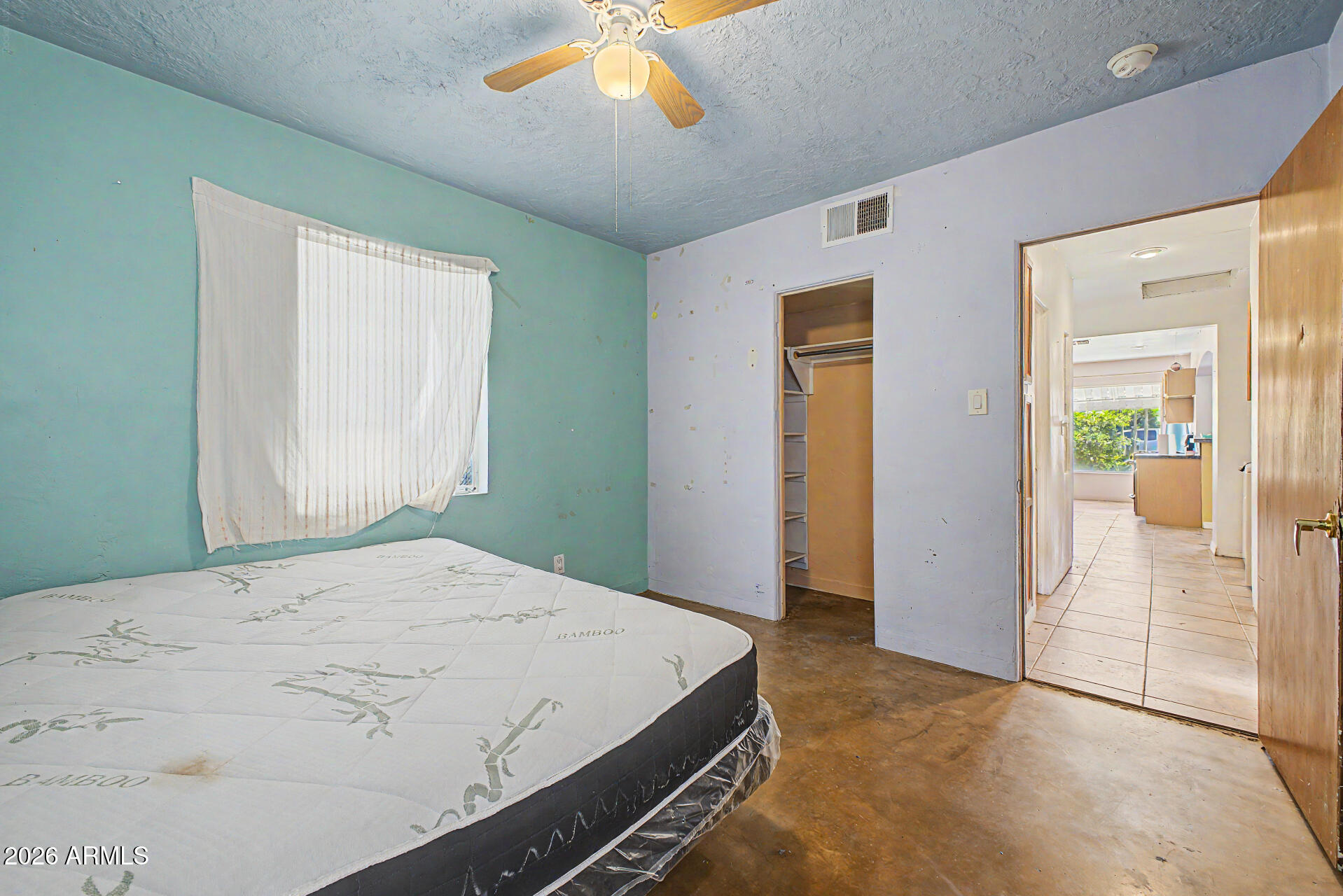 708 E PEPPER Place