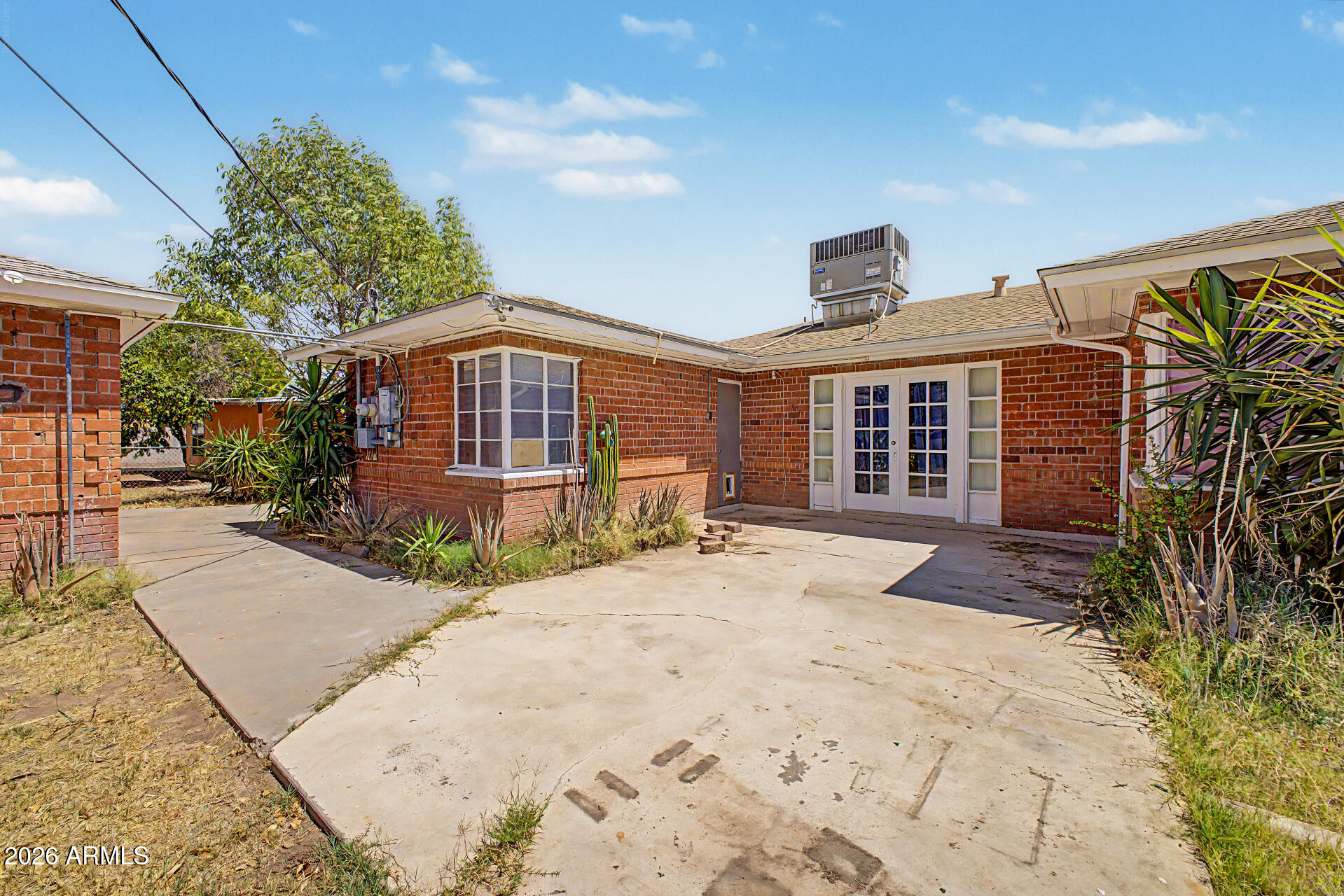 708 E PEPPER Place