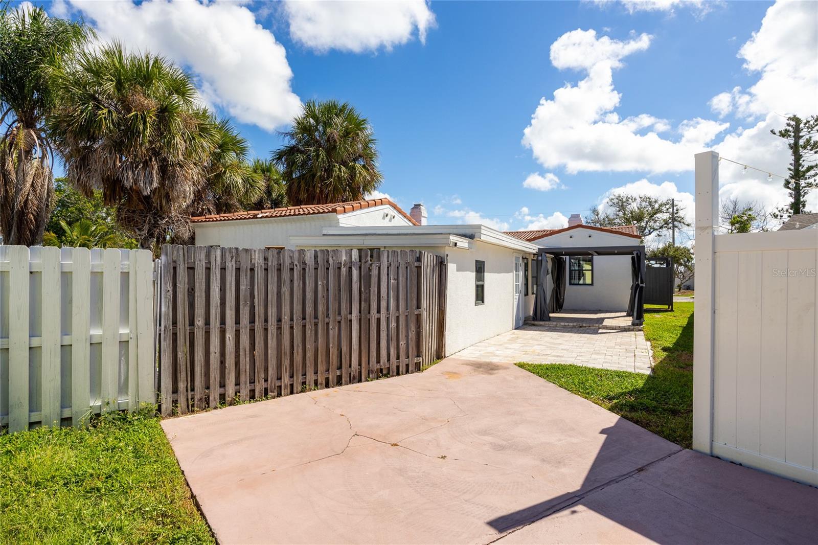 15804 REDINGTON DR