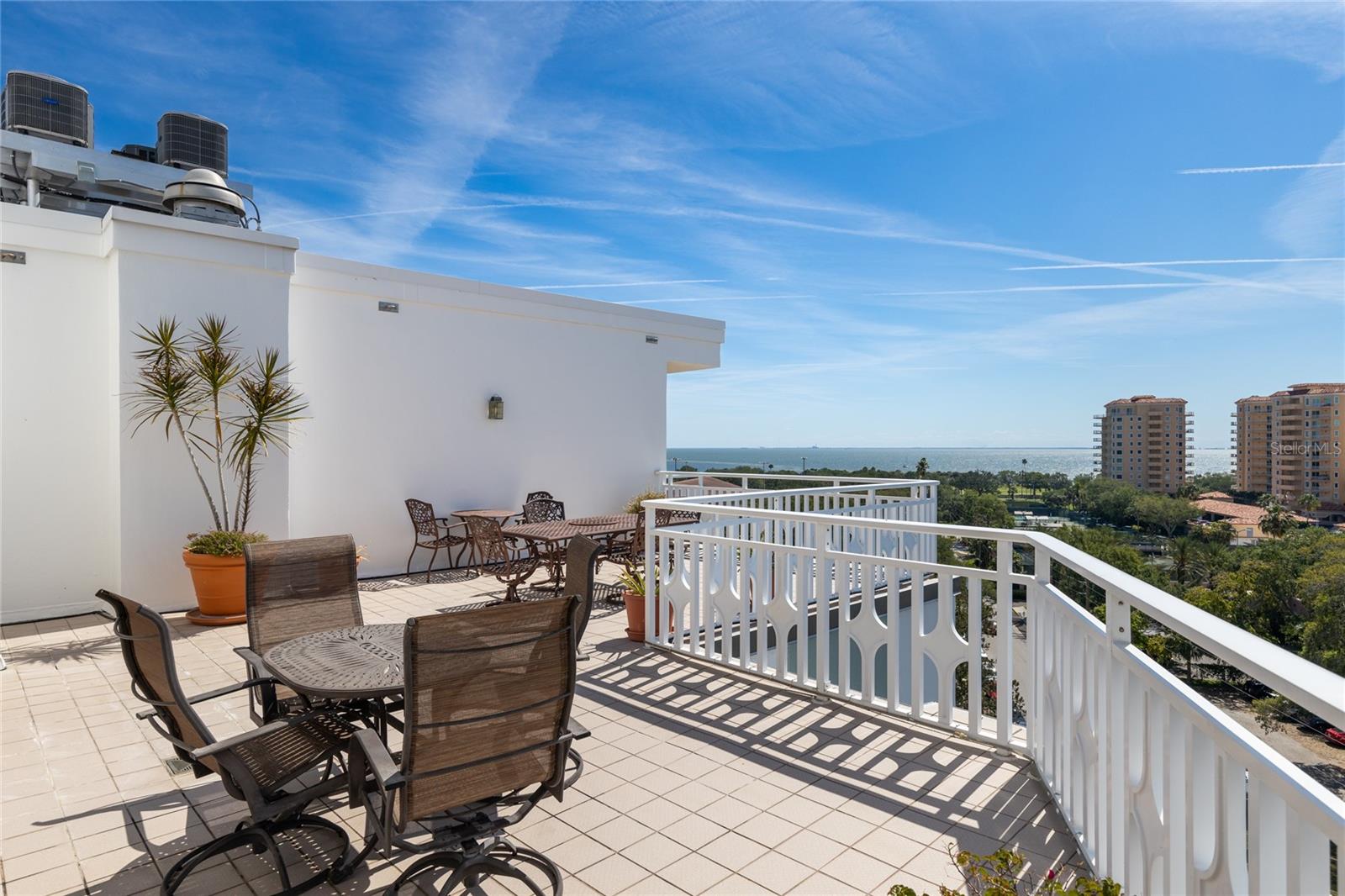 700 BEACH DR NE #607