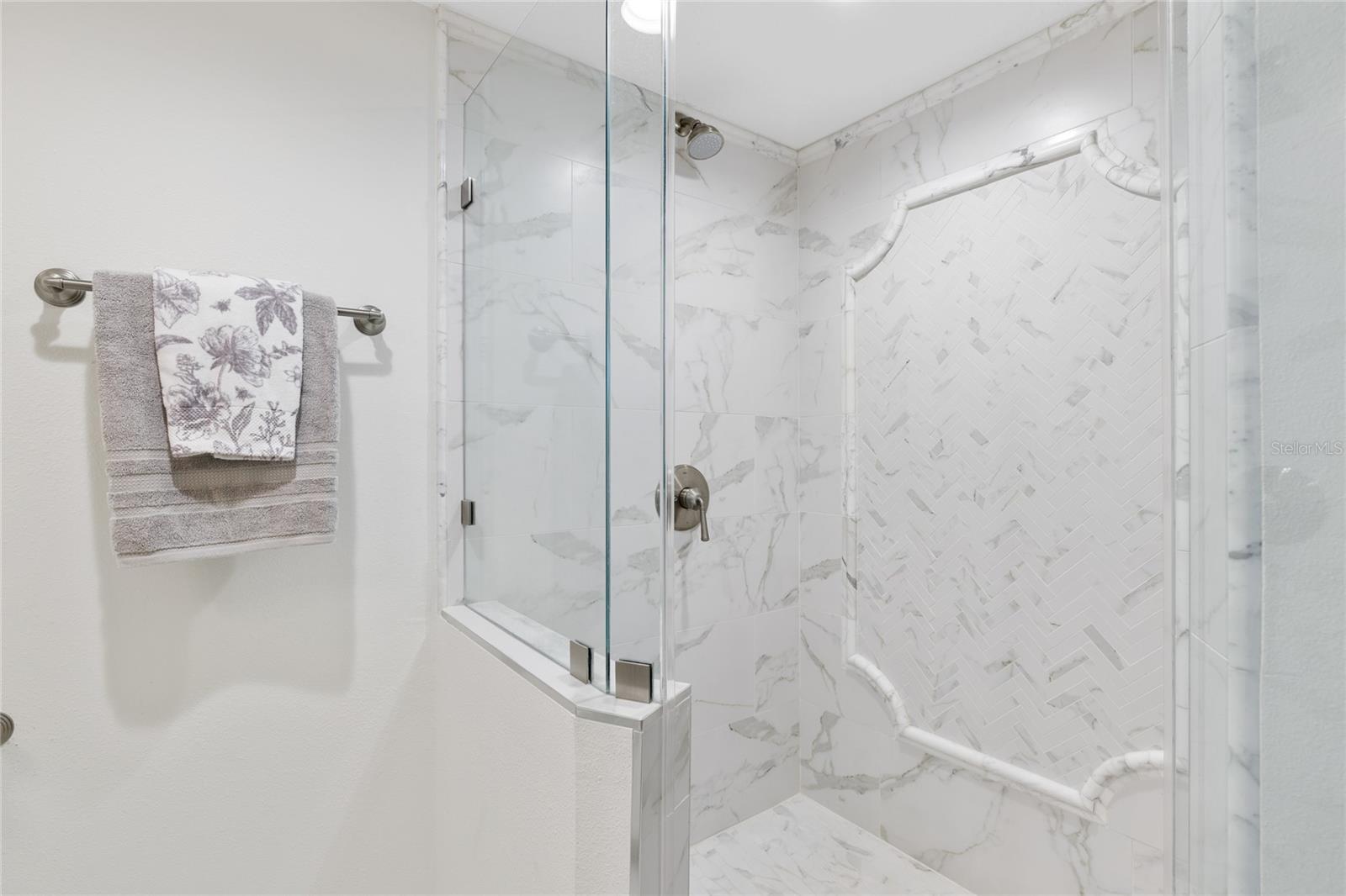 700 BEACH DR NE #607