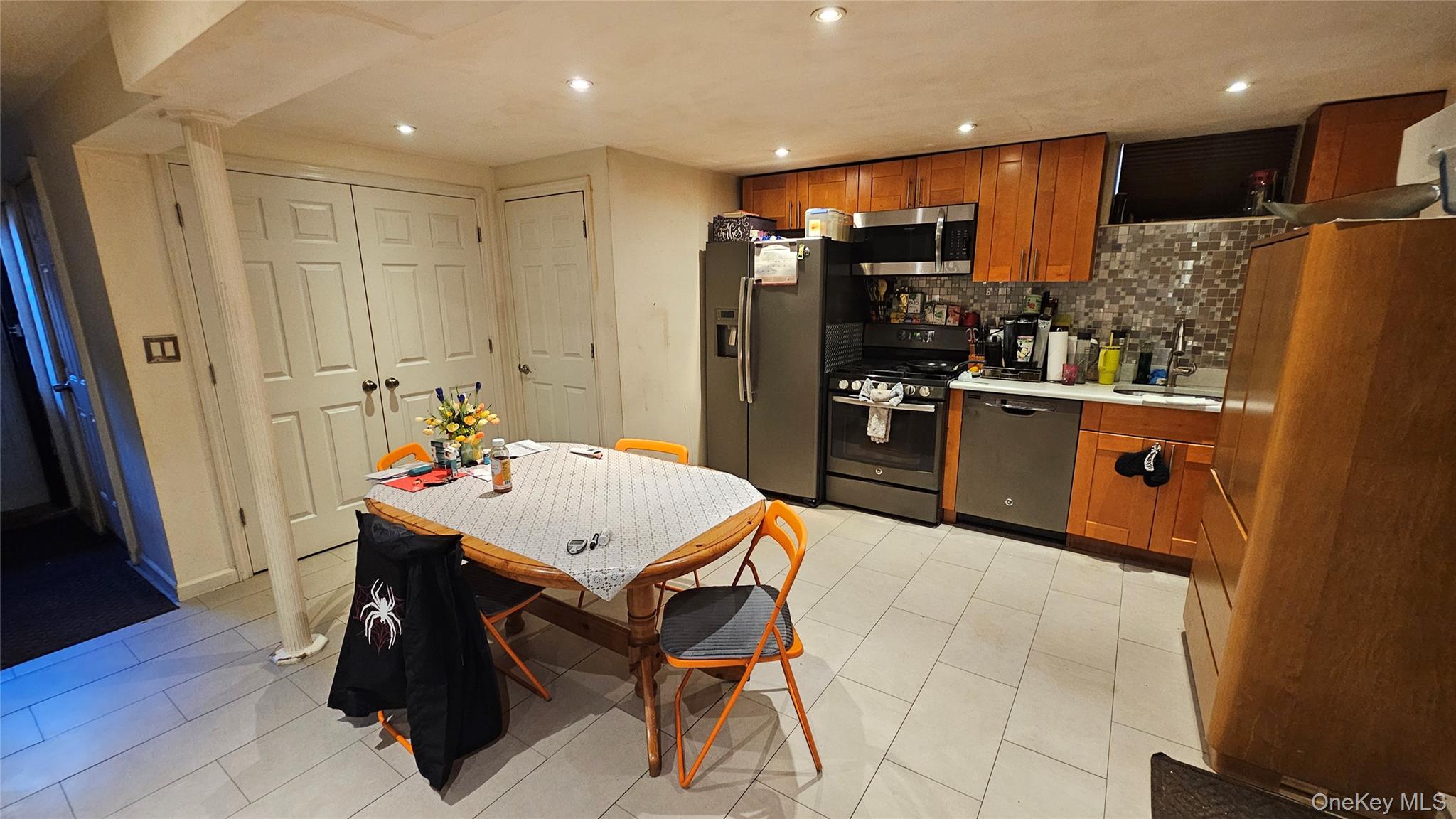 65-19 Dieterle Crescent