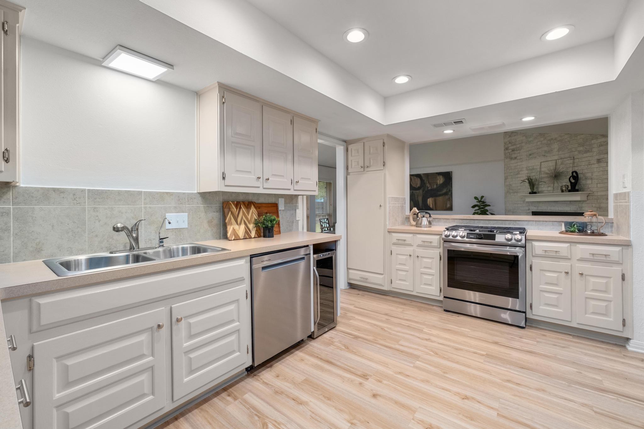 4805 Midoak CIR