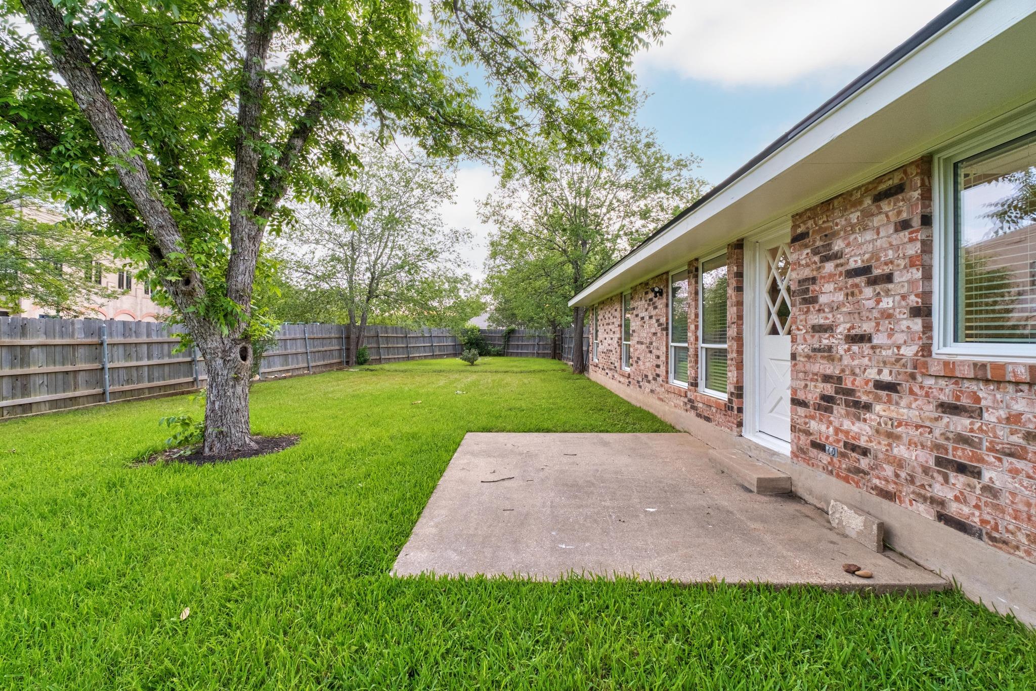 4805 Midoak CIR