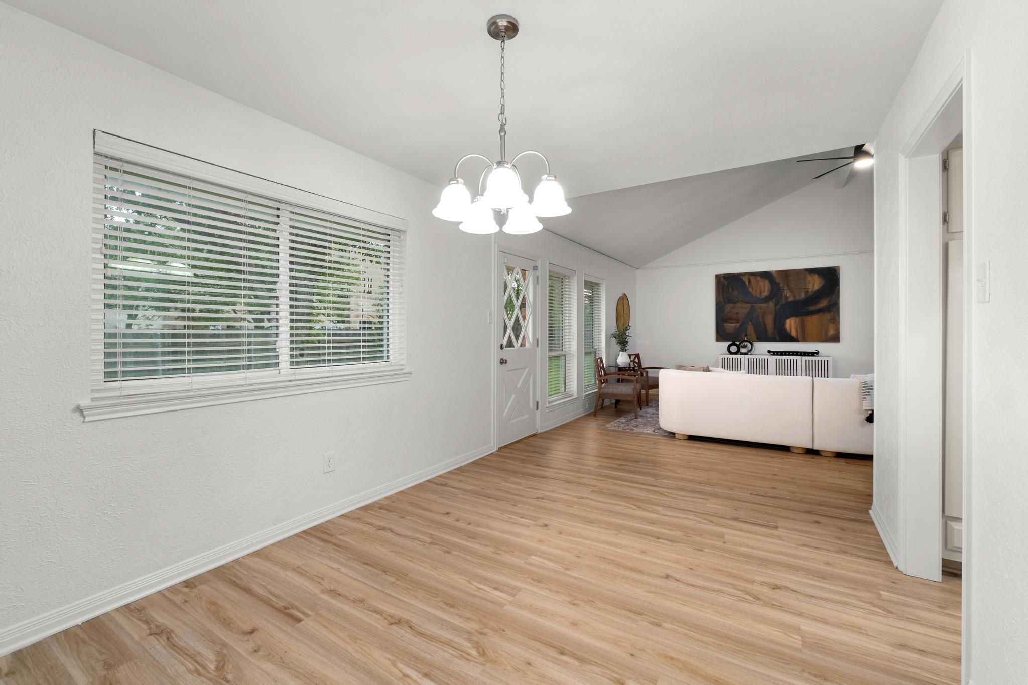 4805 Midoak CIR