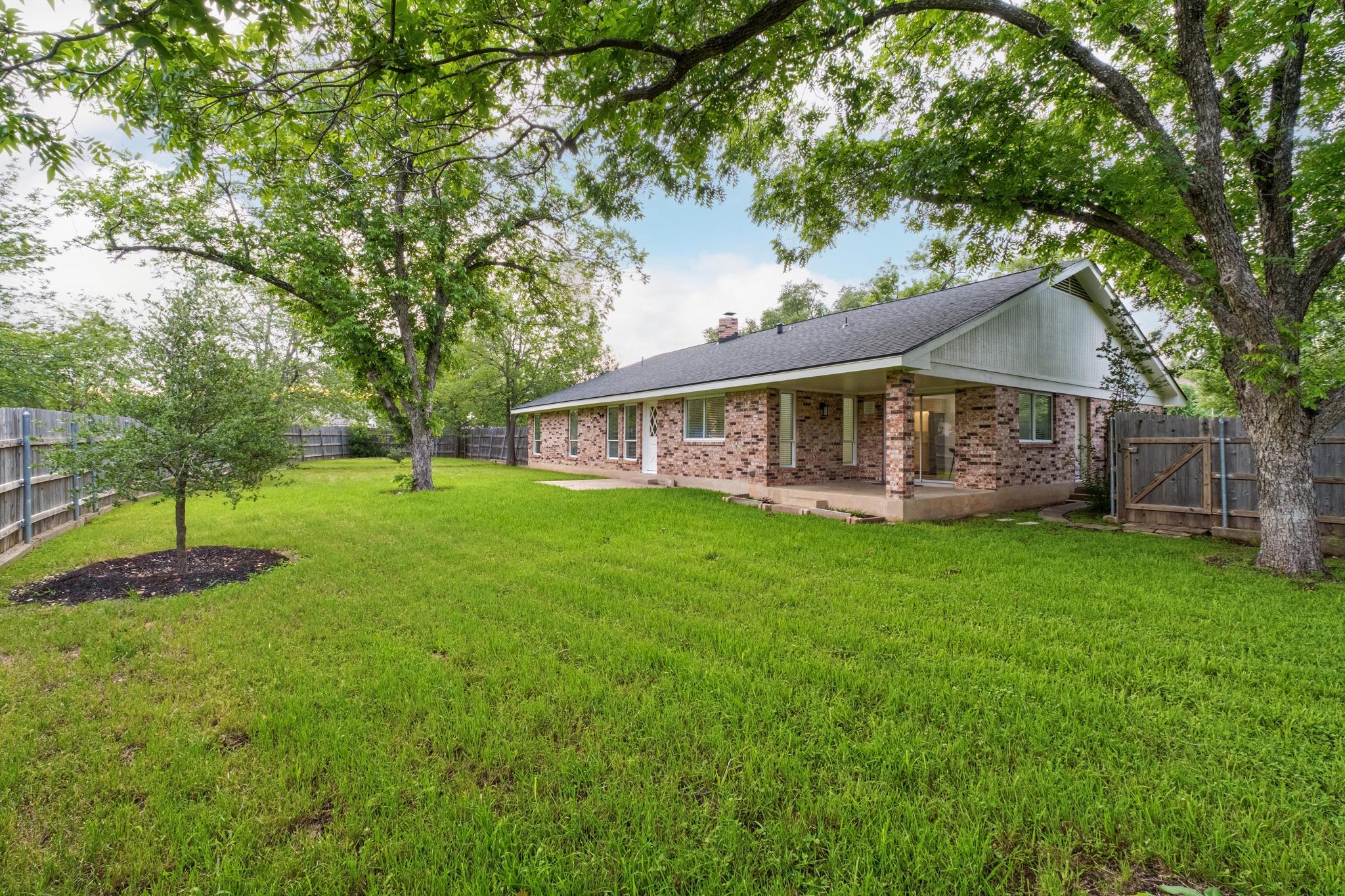 4805 Midoak CIR