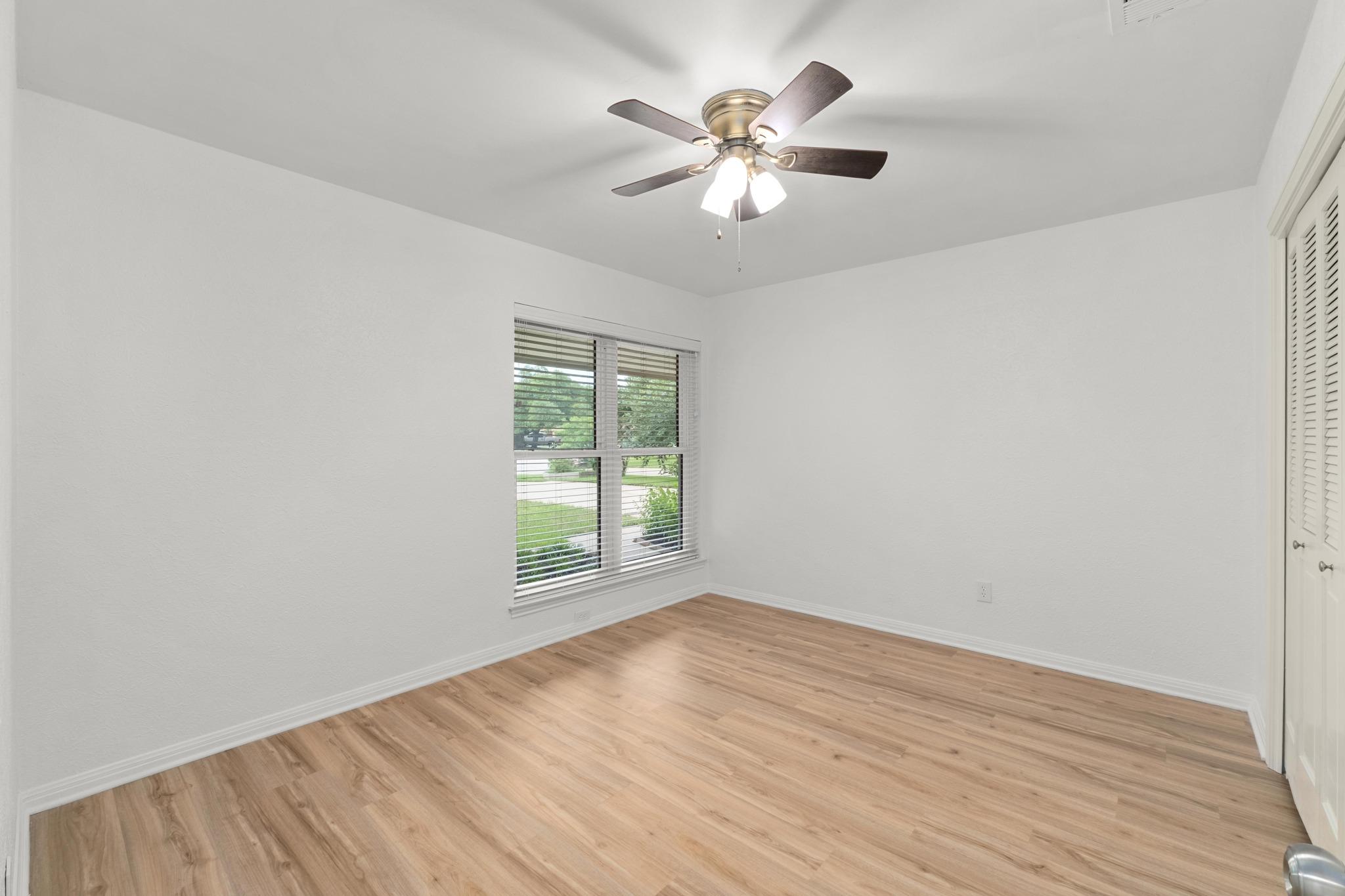 4805 Midoak CIR