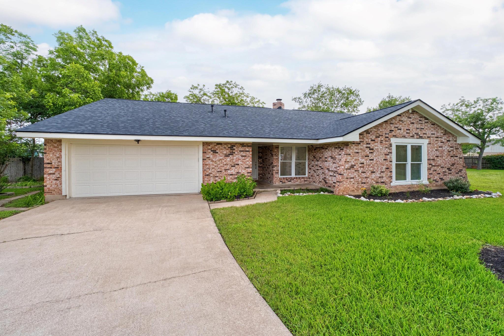 4805 Midoak CIR