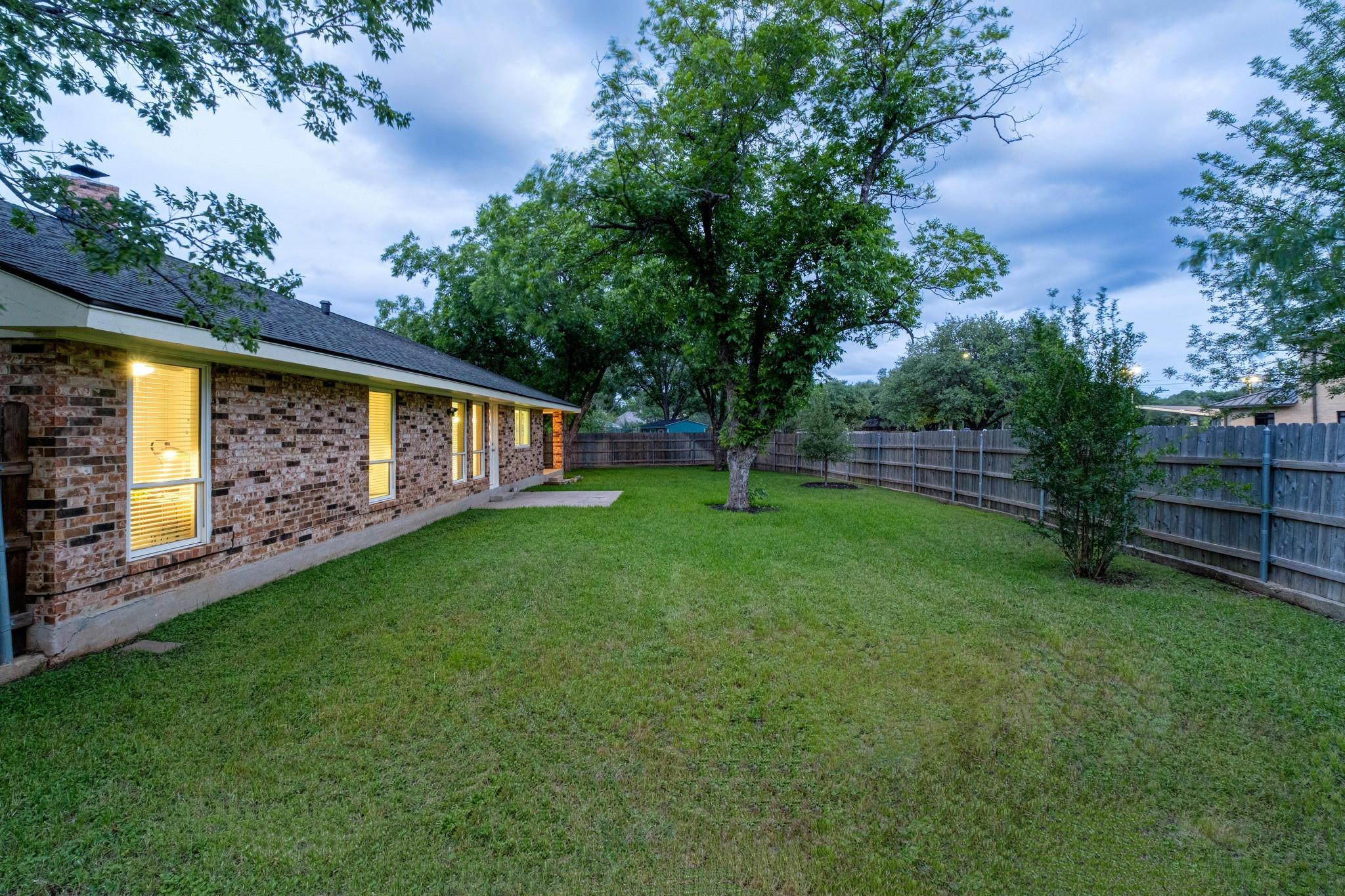 4805 Midoak CIR