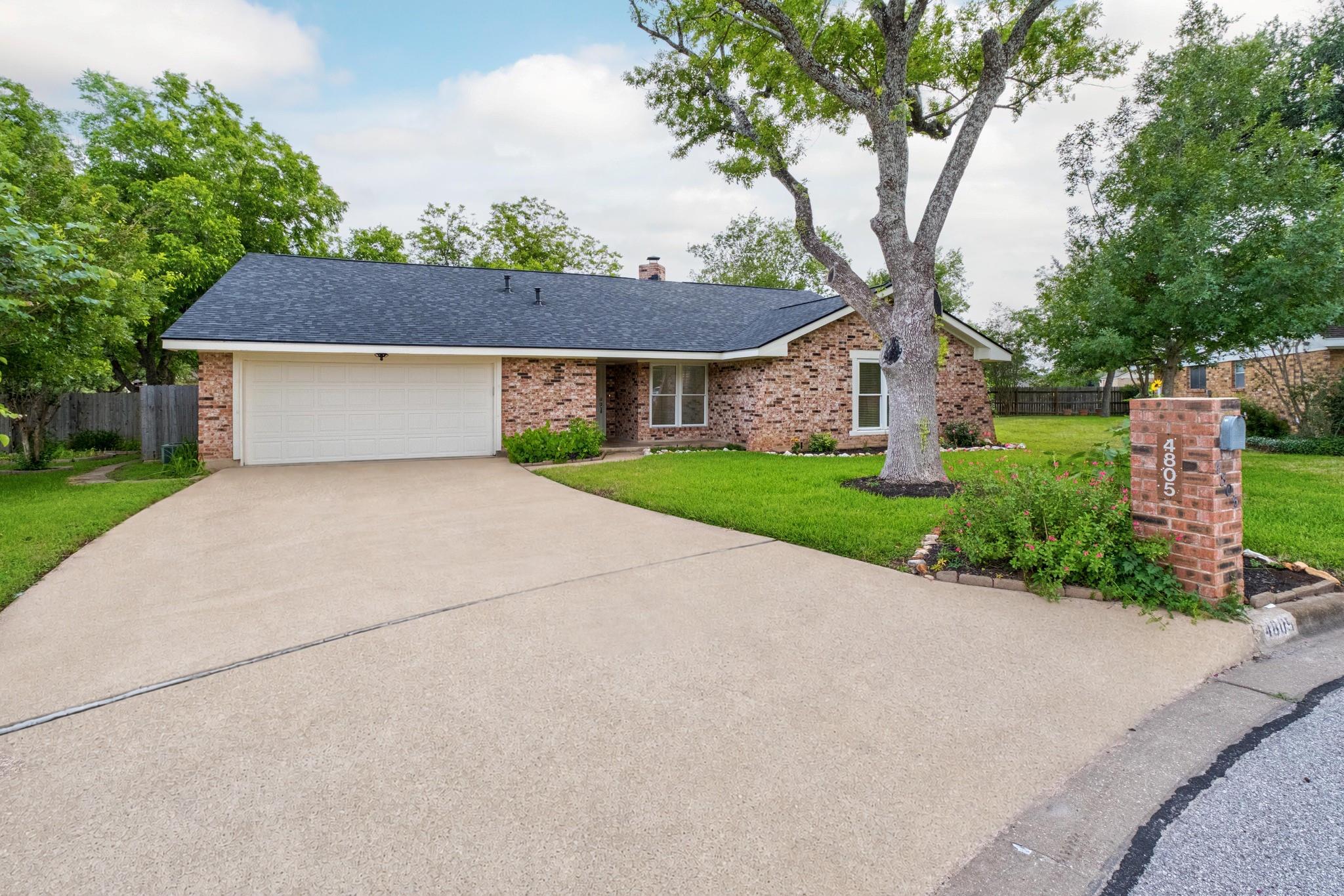 4805 Midoak CIR